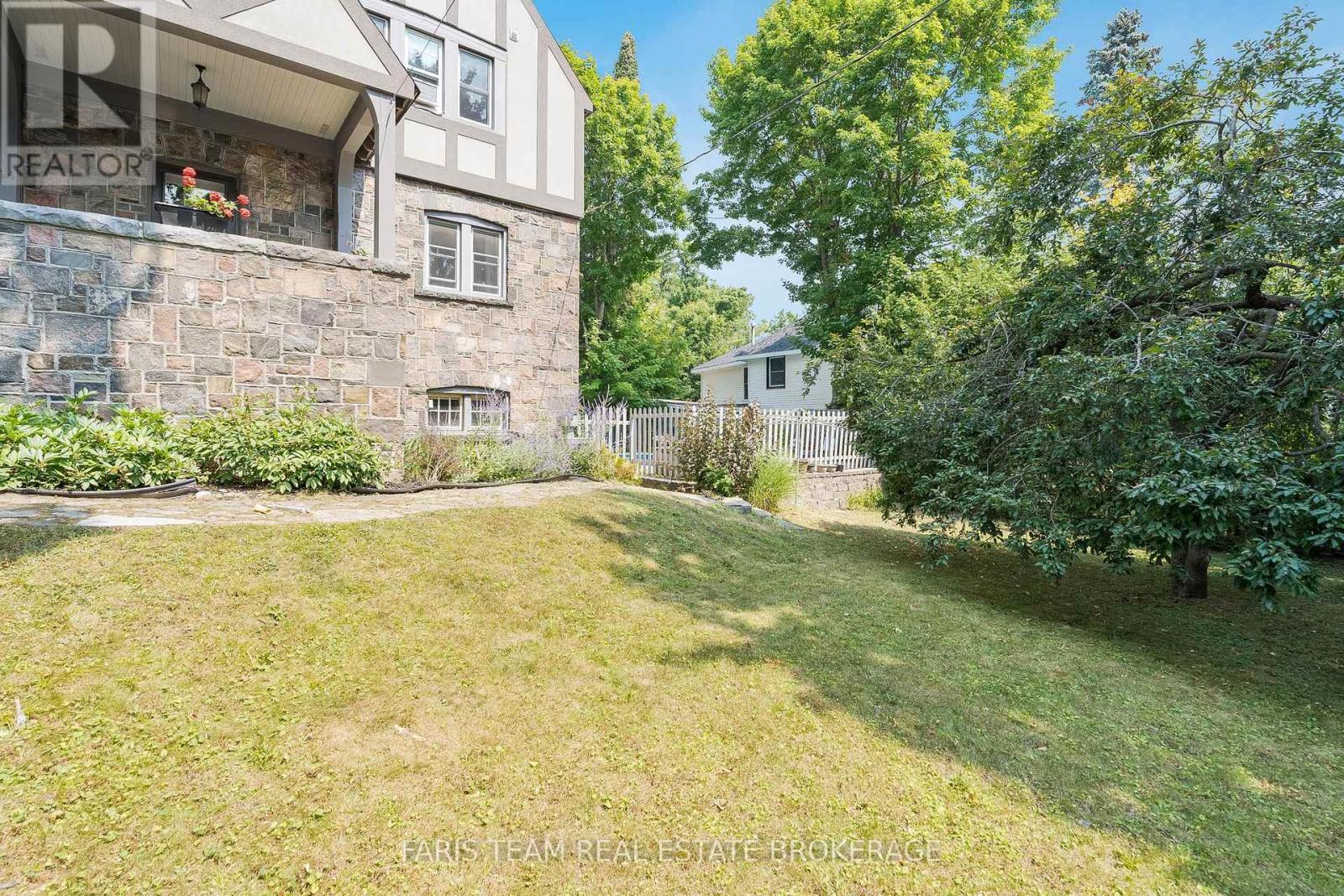 Photo 6 of 44 Tecumseth Street, Orillia ON