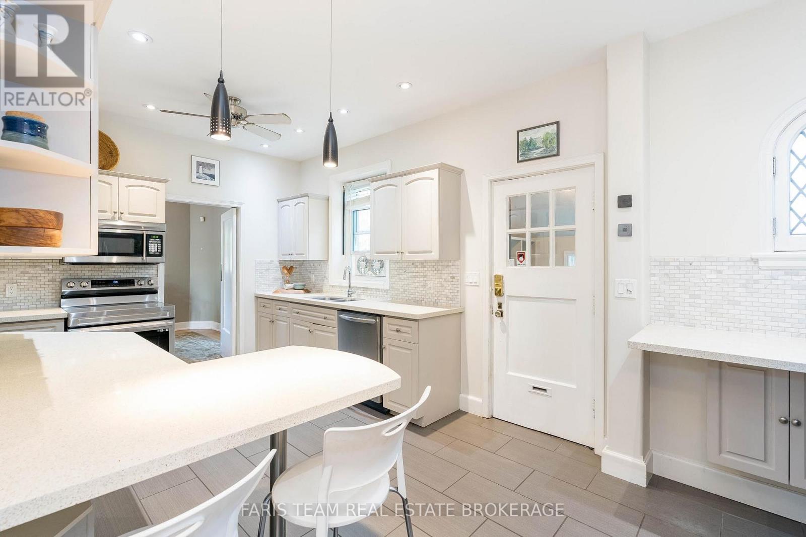 Photo 7 of 44 Tecumseth Street, Orillia ON
