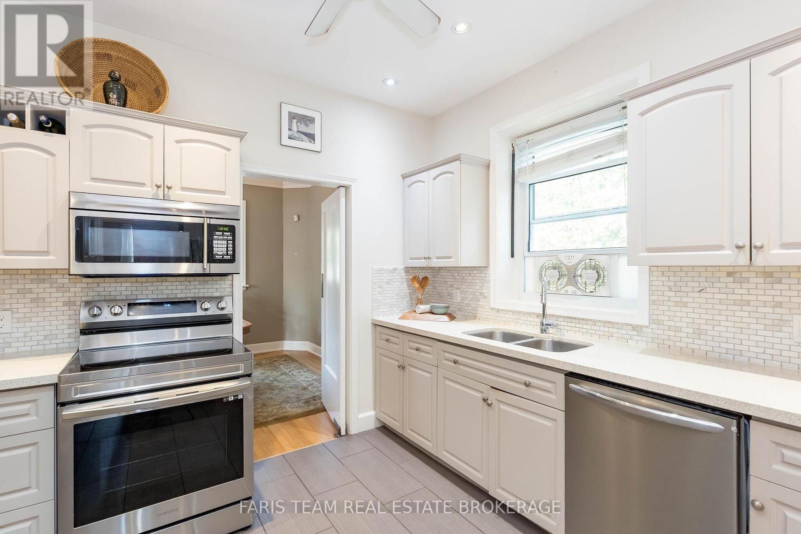 Photo 10 of 44 Tecumseth Street, Orillia ON