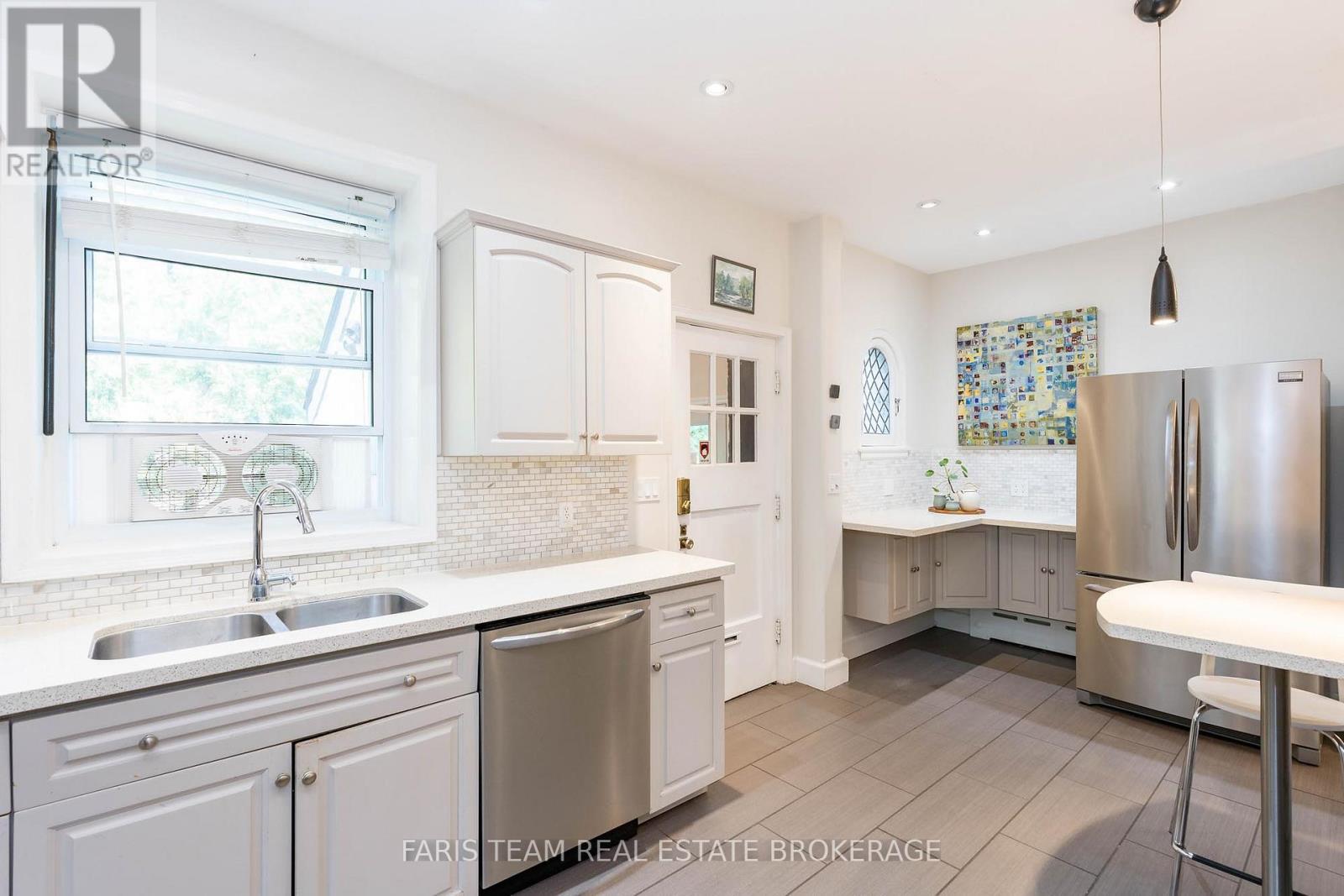 Photo 12 of 44 Tecumseth Street, Orillia ON