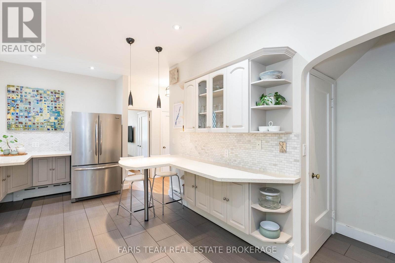 Photo 31 of 44 Tecumseth Street, Orillia ON