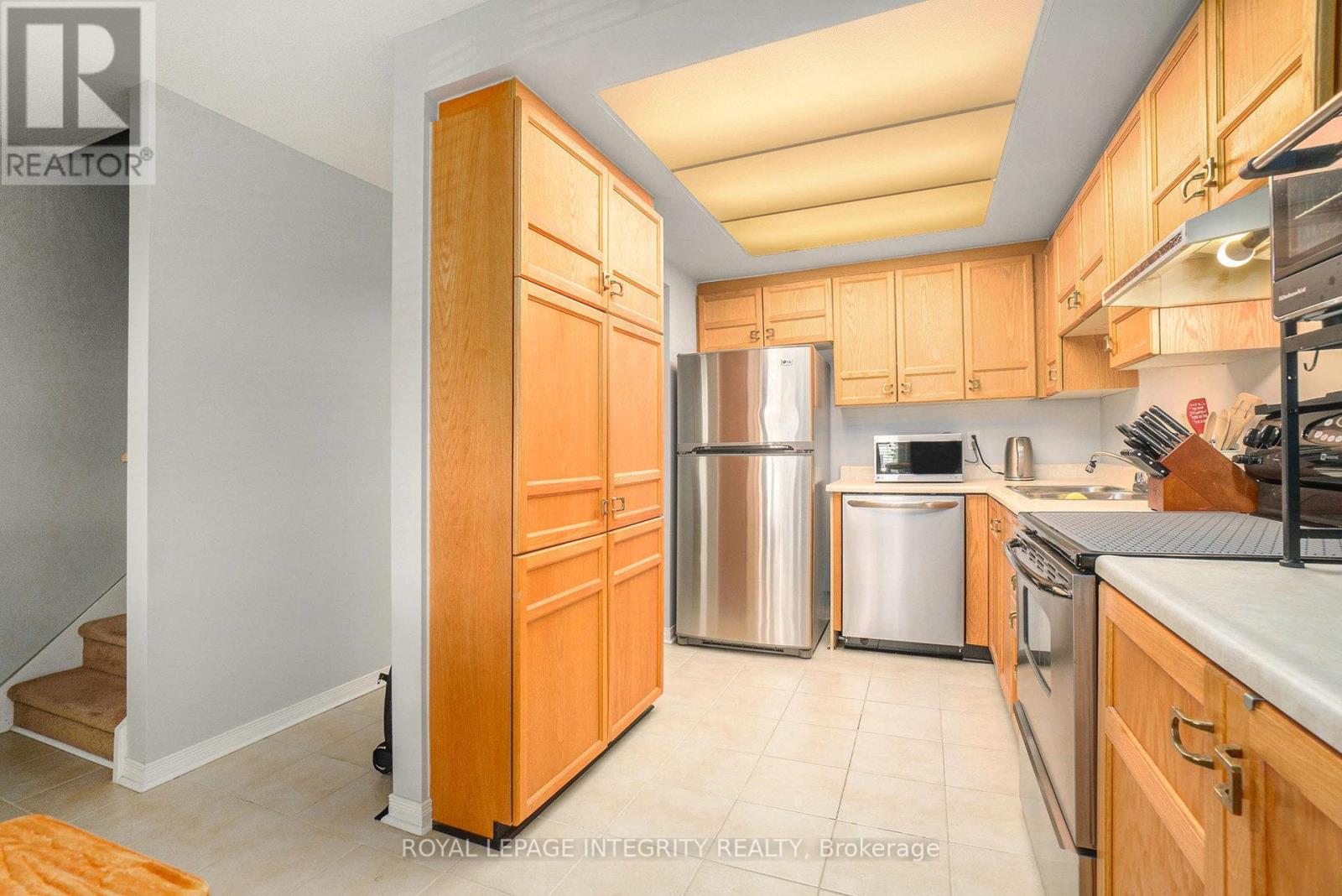 Photo 10 of 96 Haxby Private, Ottawa ON