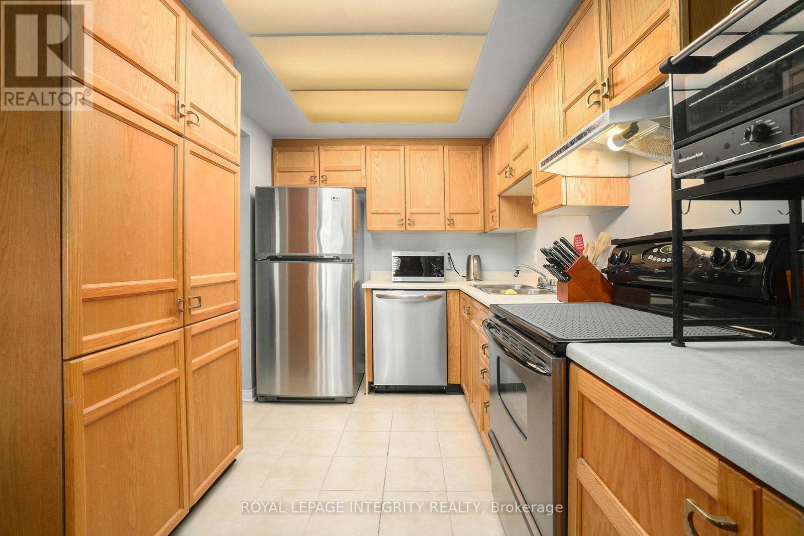 Photo 11 of 96 Haxby Private, Ottawa ON