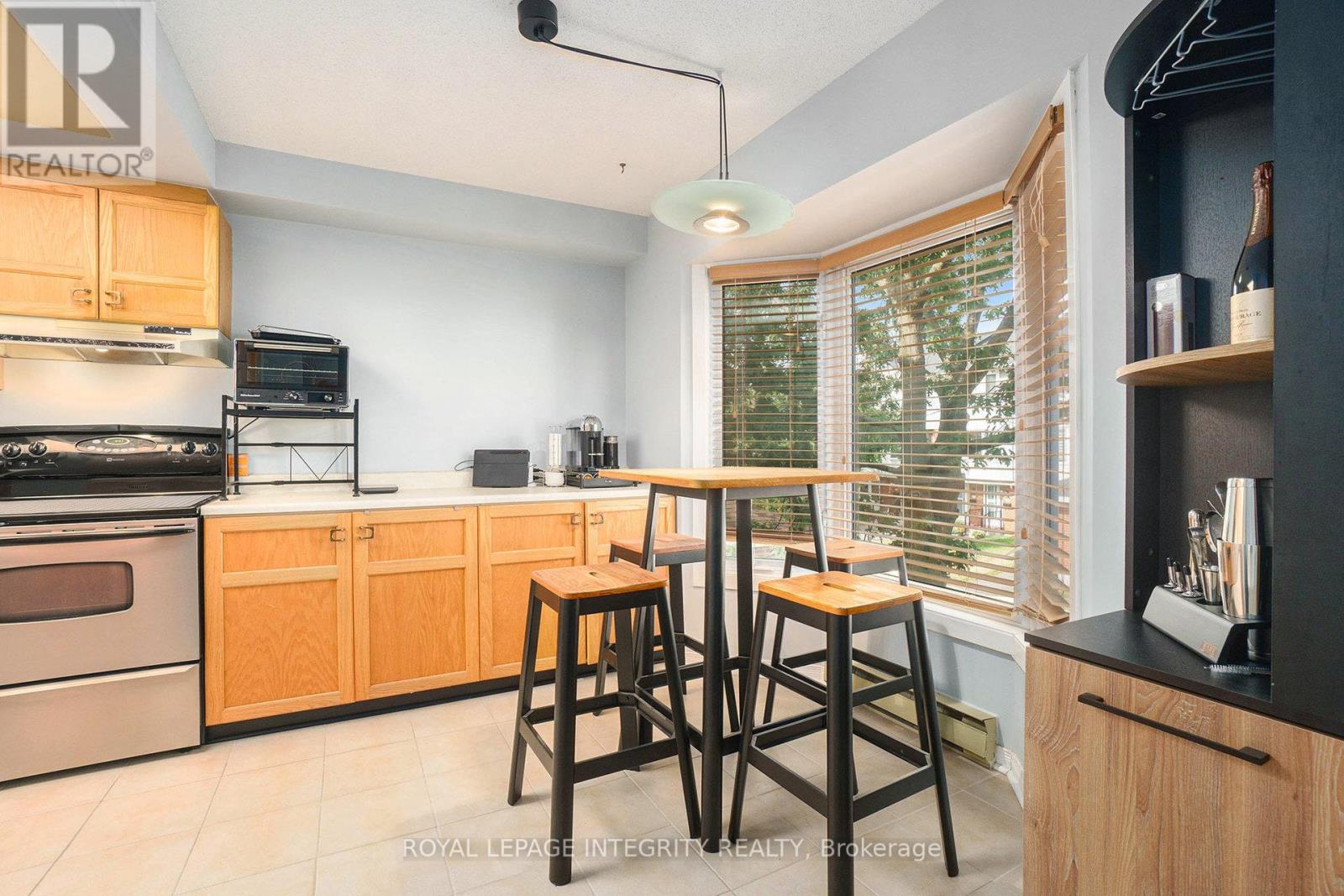 Photo 14 of 96 Haxby Private, Ottawa ON