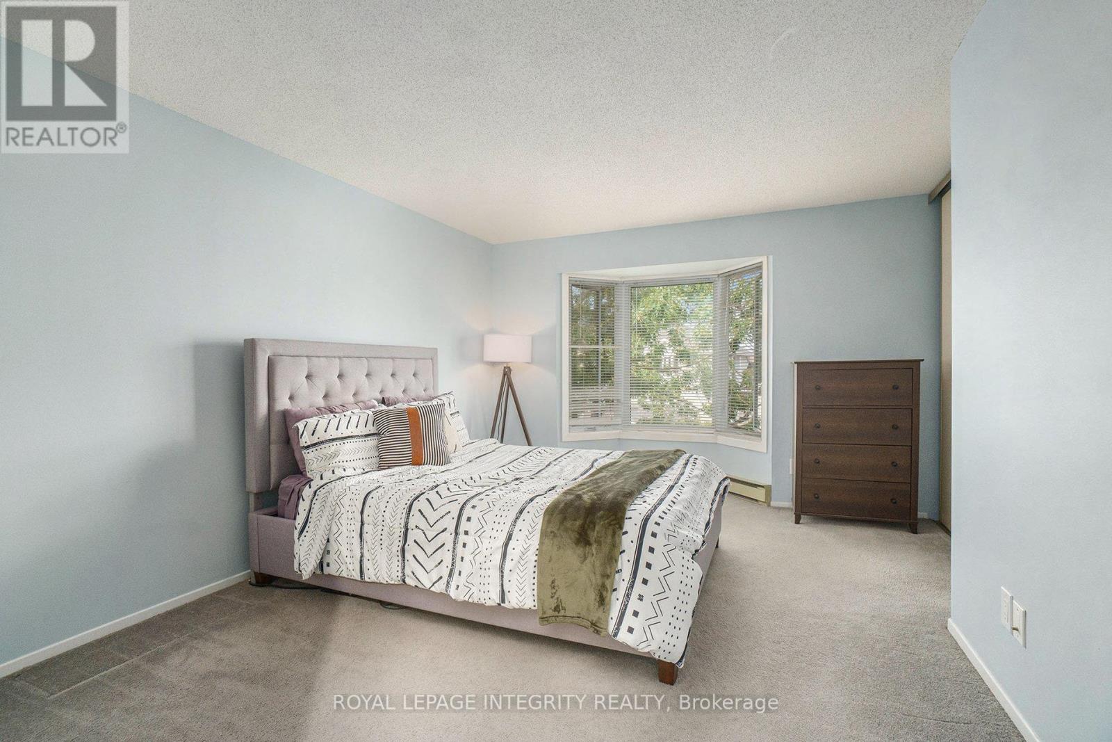 Photo 16 of 96 Haxby Private, Ottawa ON
