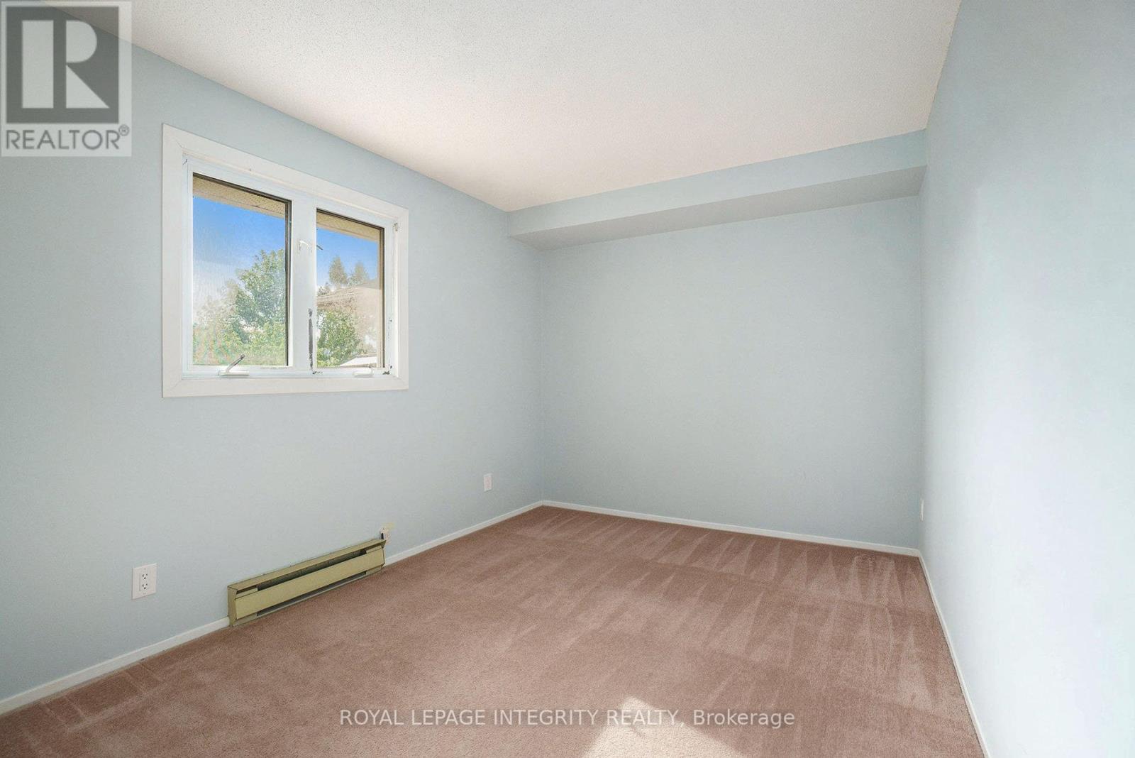 Photo 17 of 96 Haxby Private, Ottawa ON