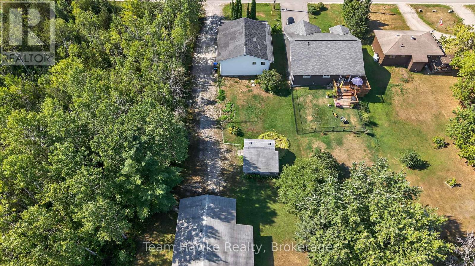 Photo 6 of 203 Woodlands Avenue, Tay ON