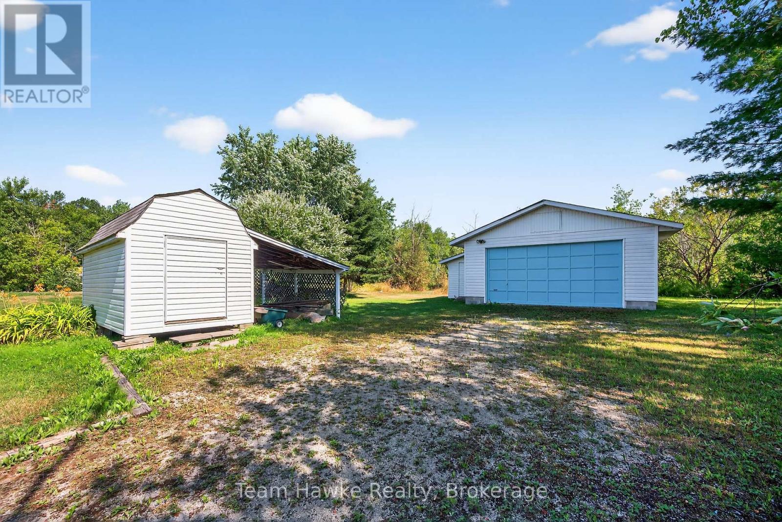 Photo 3 of 203 Woodlands Avenue, Tay ON