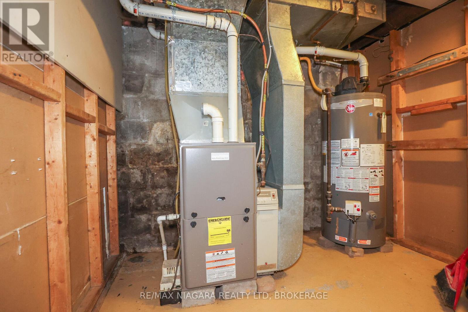 Photo 2 of 232 Merritt Street, St Catharines ON