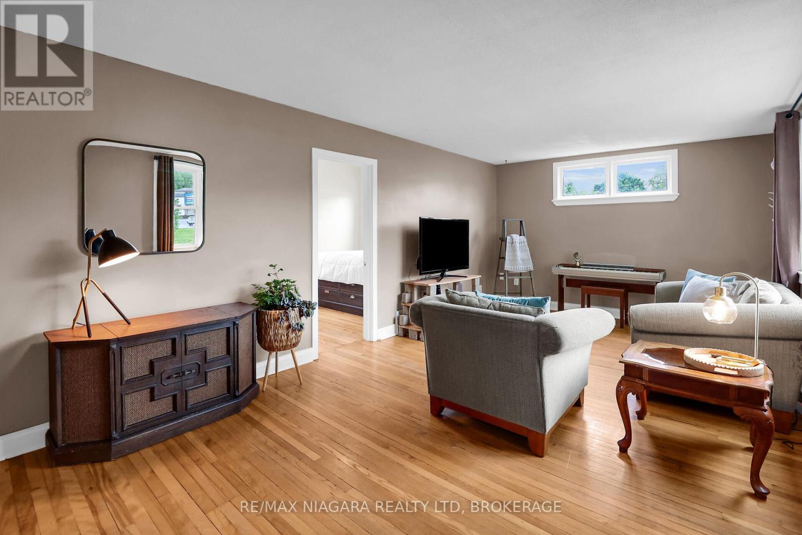 Photo 3 of 232 Merritt Street, St Catharines ON