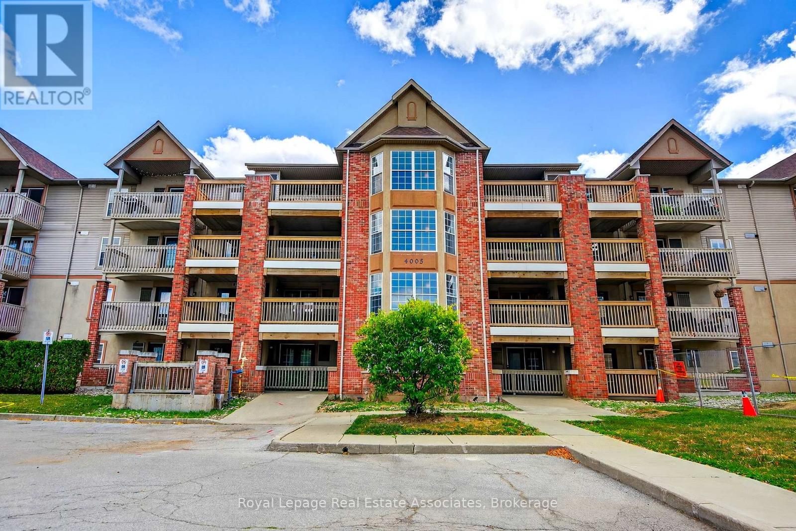 Photo 2 of 308 4005 Kilmer Drive, Burlington ON