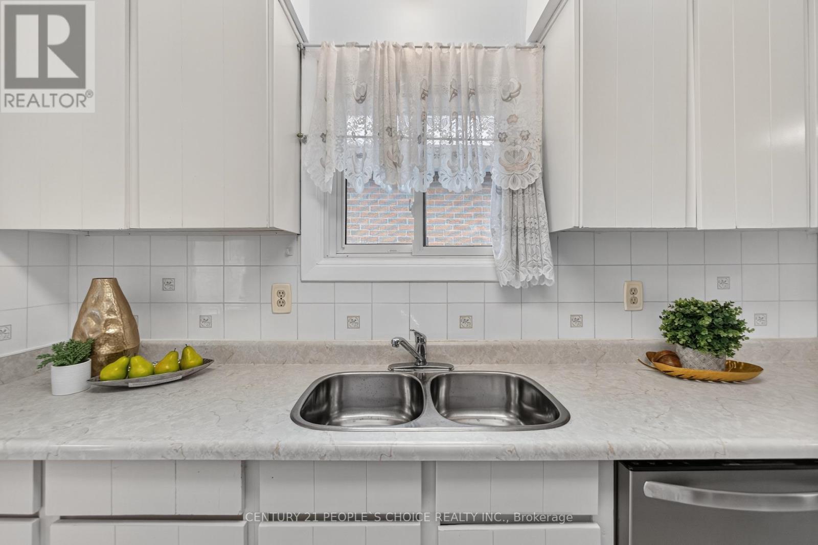 Photo 18 of 3404 Monica Drive, Mississauga ON