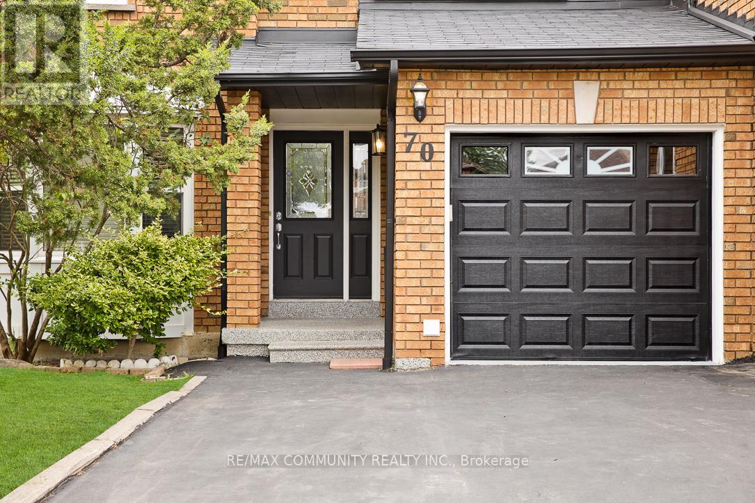 Photo 2 of 70 Tulip Drive, Brampton ON