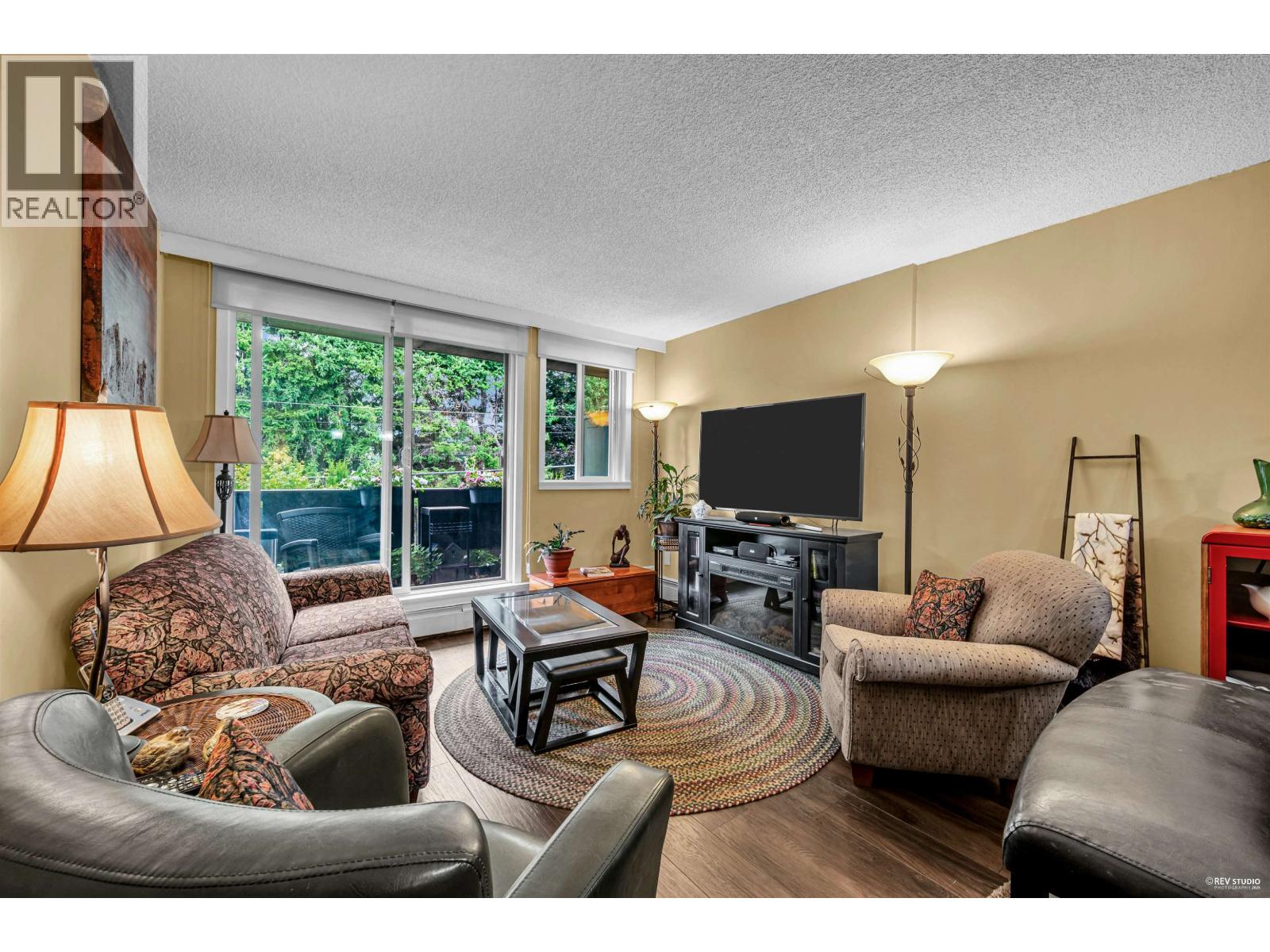 Photo 10 of 203 1867 W 3rd Avenue, Vancouver BC