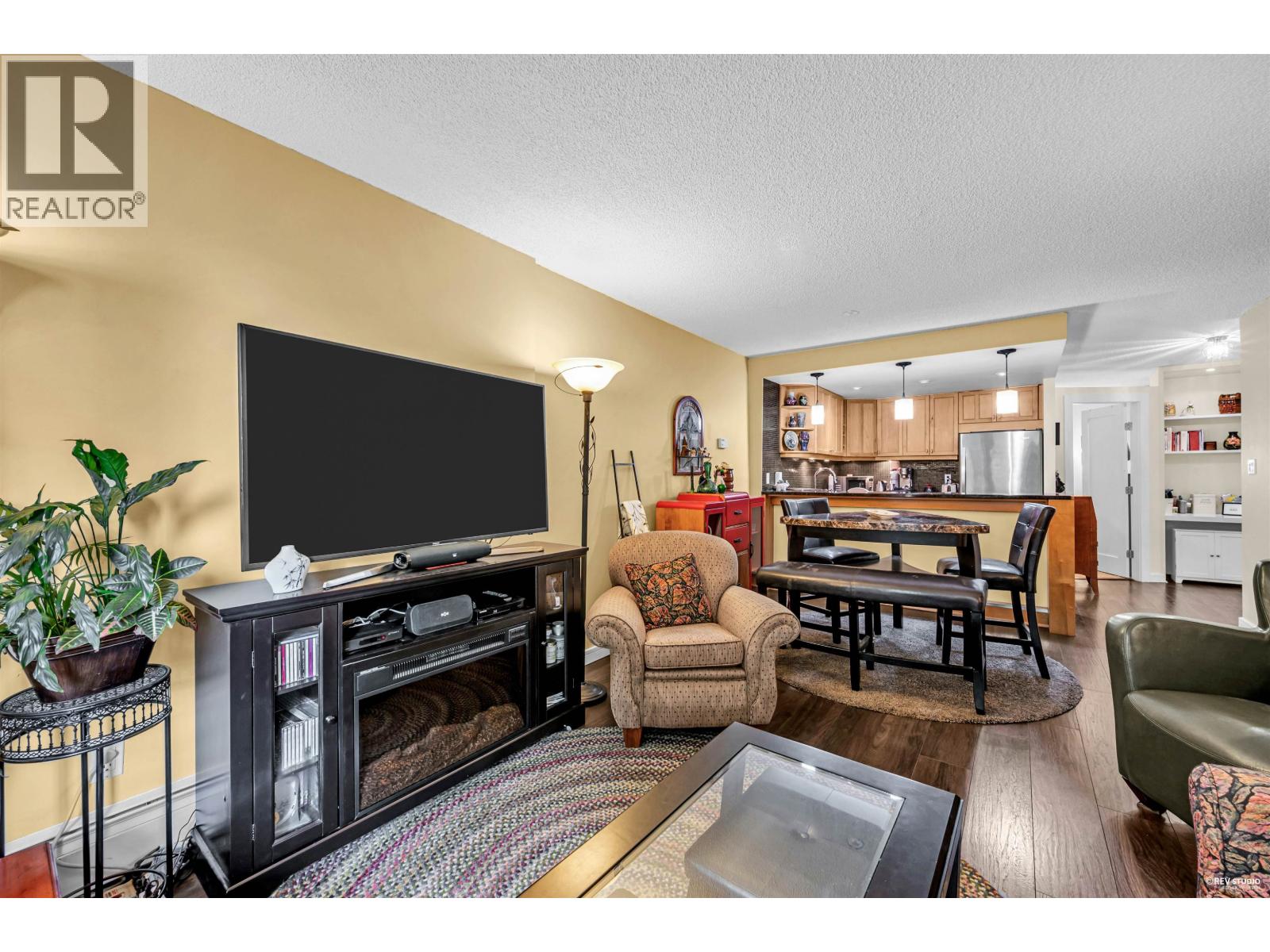 Photo 15 of 203 1867 W 3rd Avenue, Vancouver BC