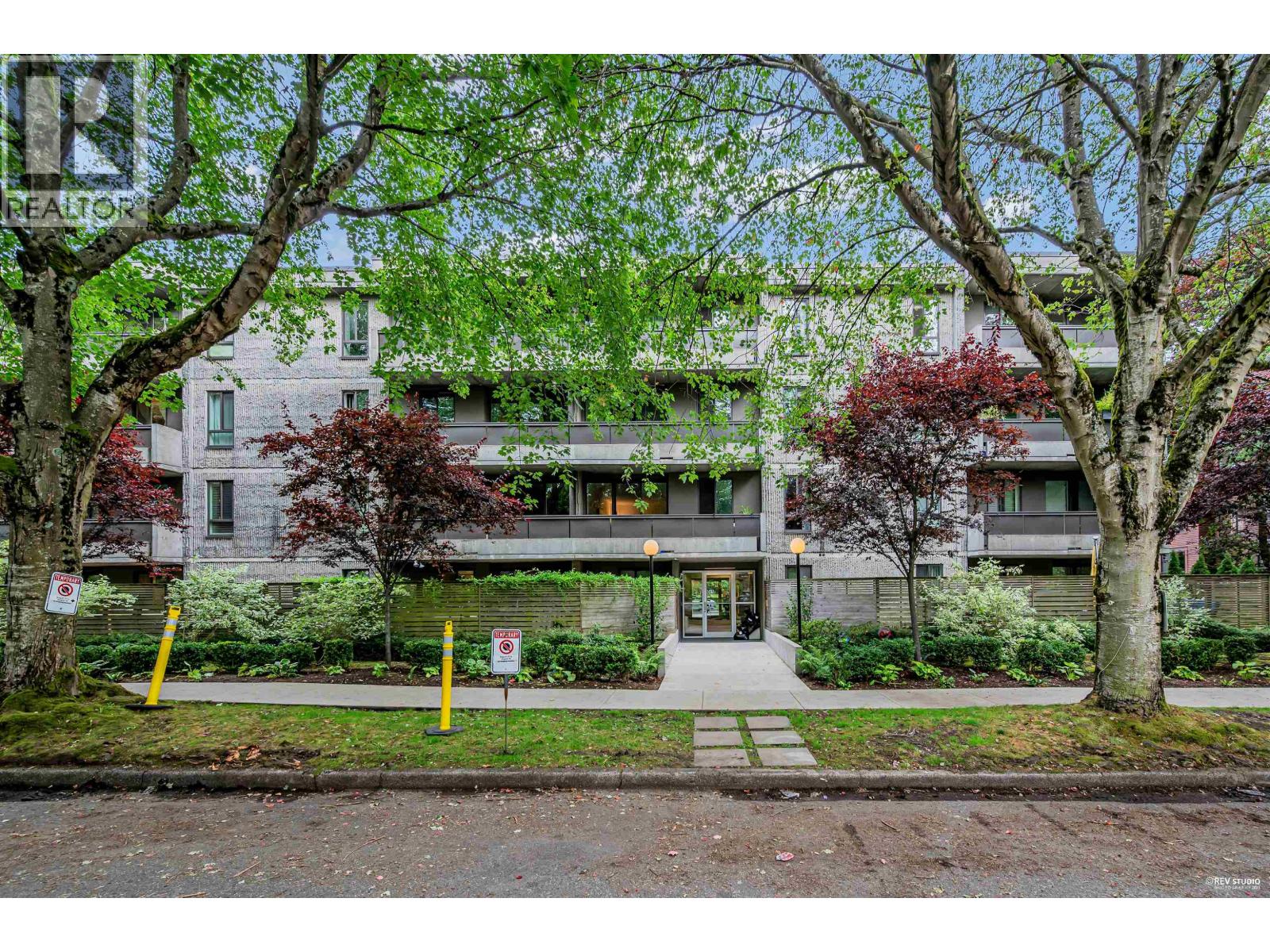 Photo 2 of 203 1867 W 3rd Avenue, Vancouver BC
