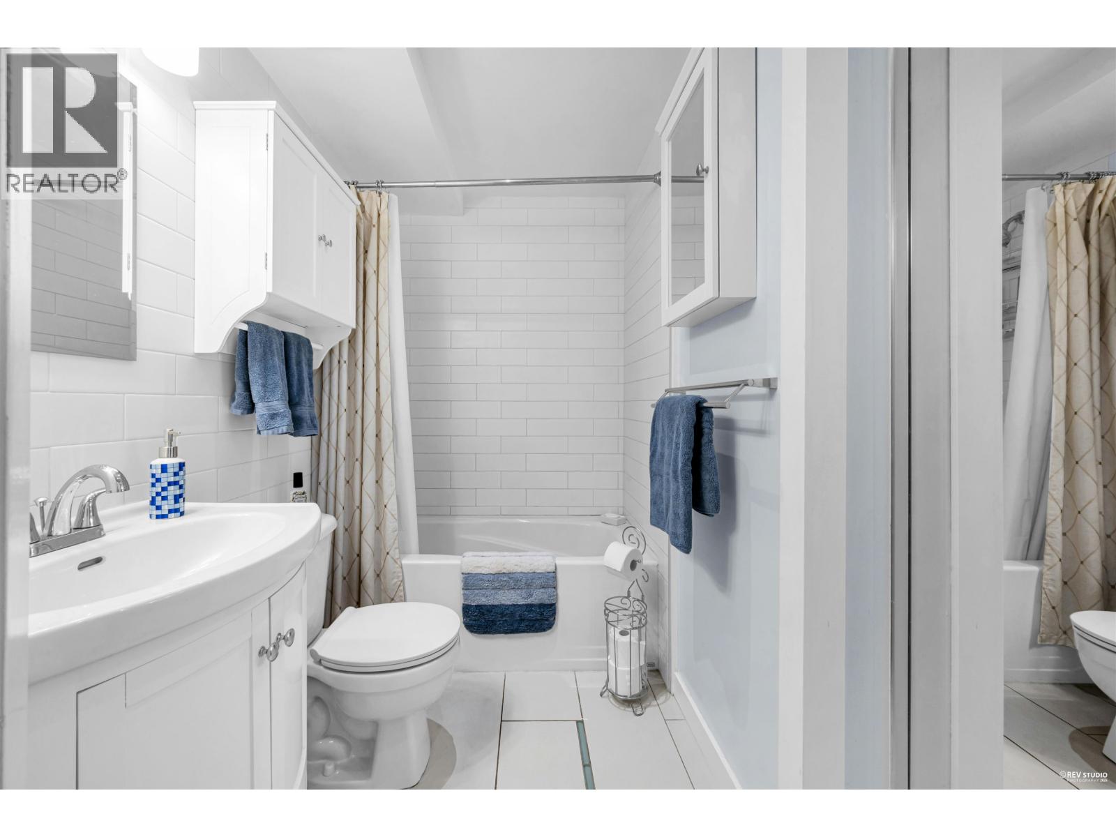 Photo 21 of 203 1867 W 3rd Avenue, Vancouver BC
