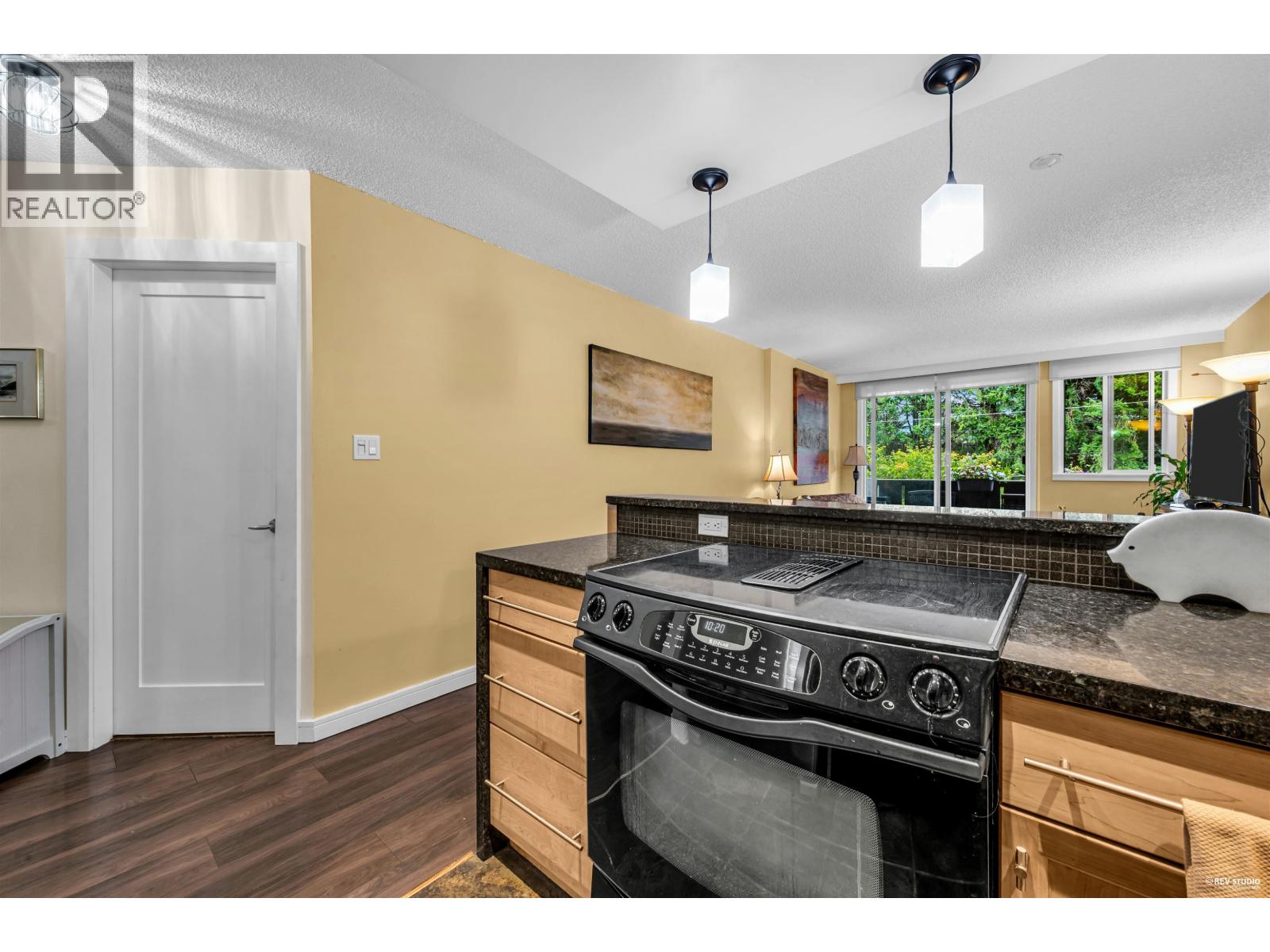 Photo 6 of 203 1867 W 3rd Avenue, Vancouver BC