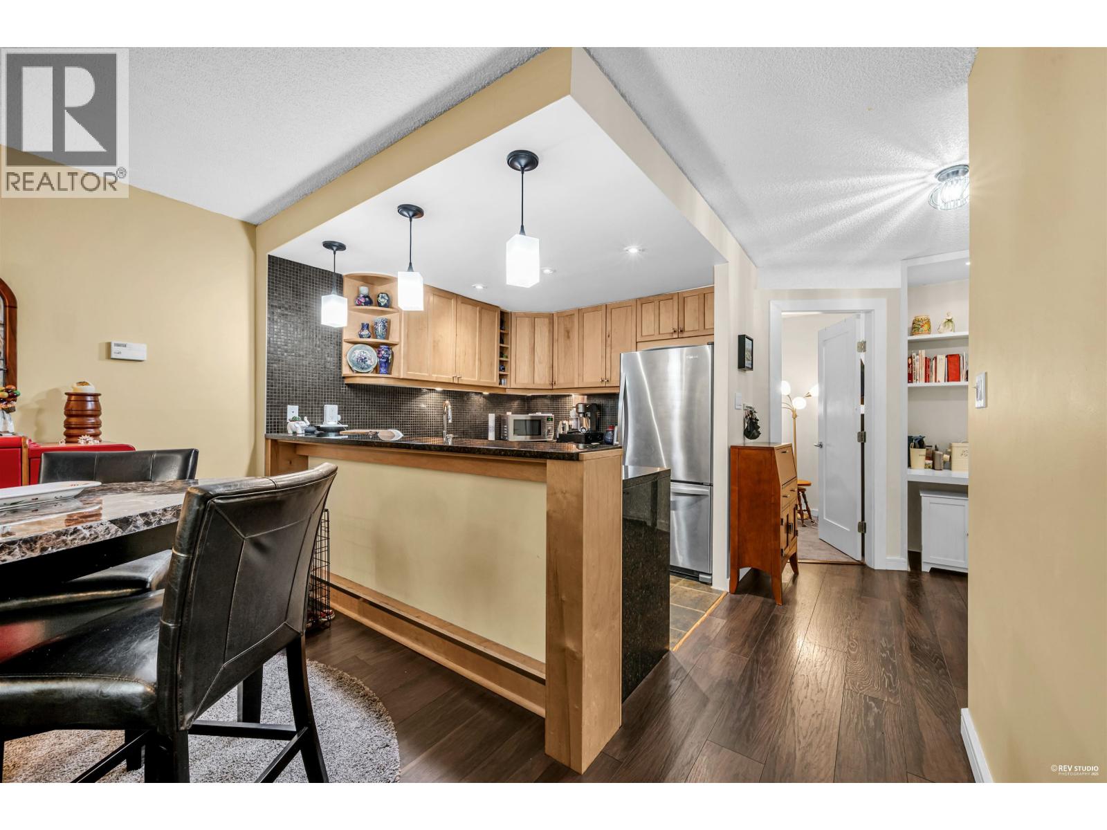 Photo 7 of 203 1867 W 3rd Avenue, Vancouver BC
