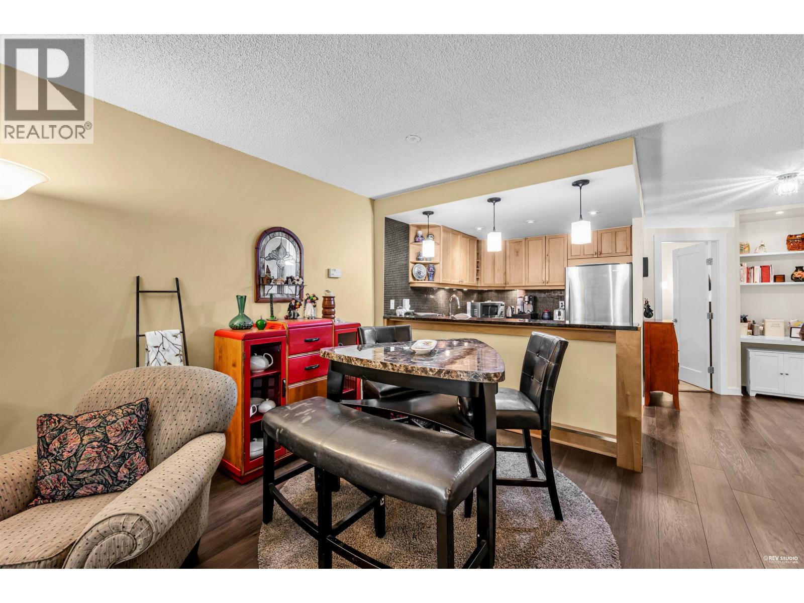 Photo 9 of 203 1867 W 3rd Avenue, Vancouver BC