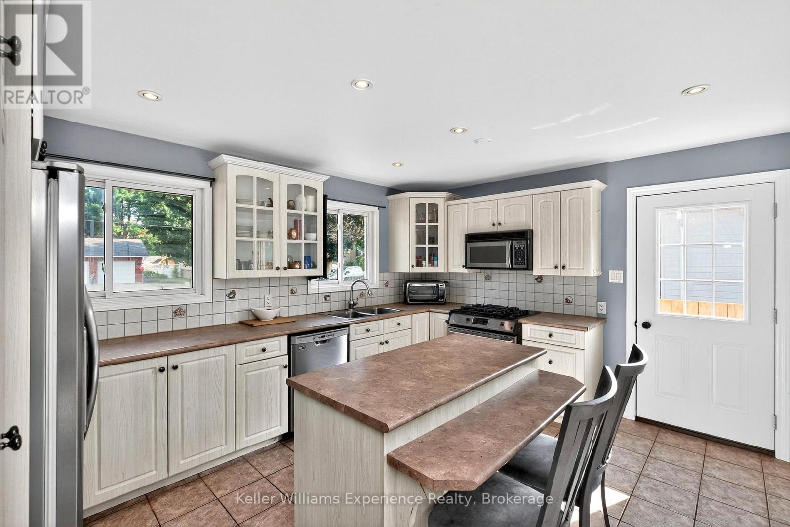 Photo 7 of 26 Richelieu Street, Penetanguishene ON