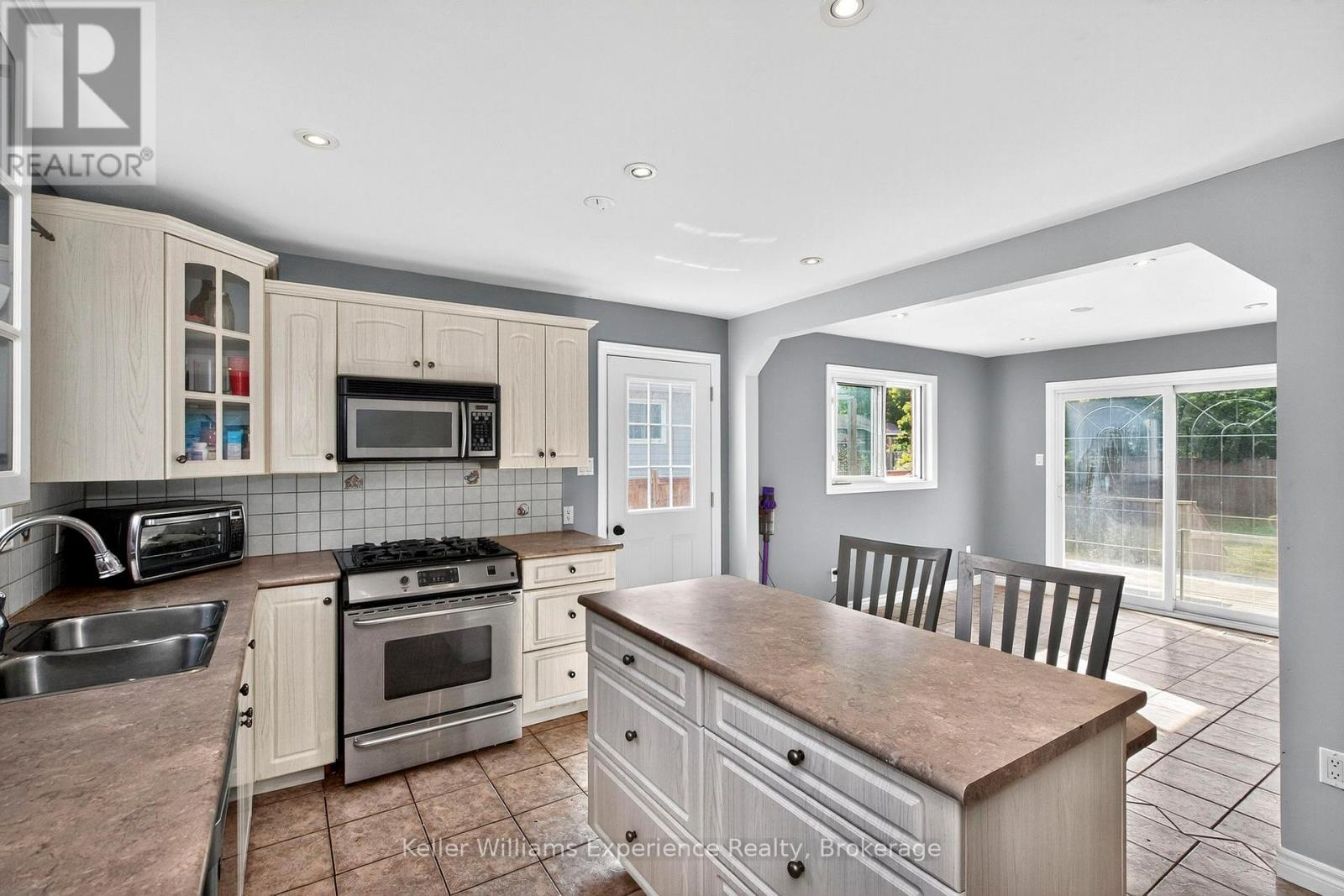 Photo 9 of 26 Richelieu Street, Penetanguishene ON