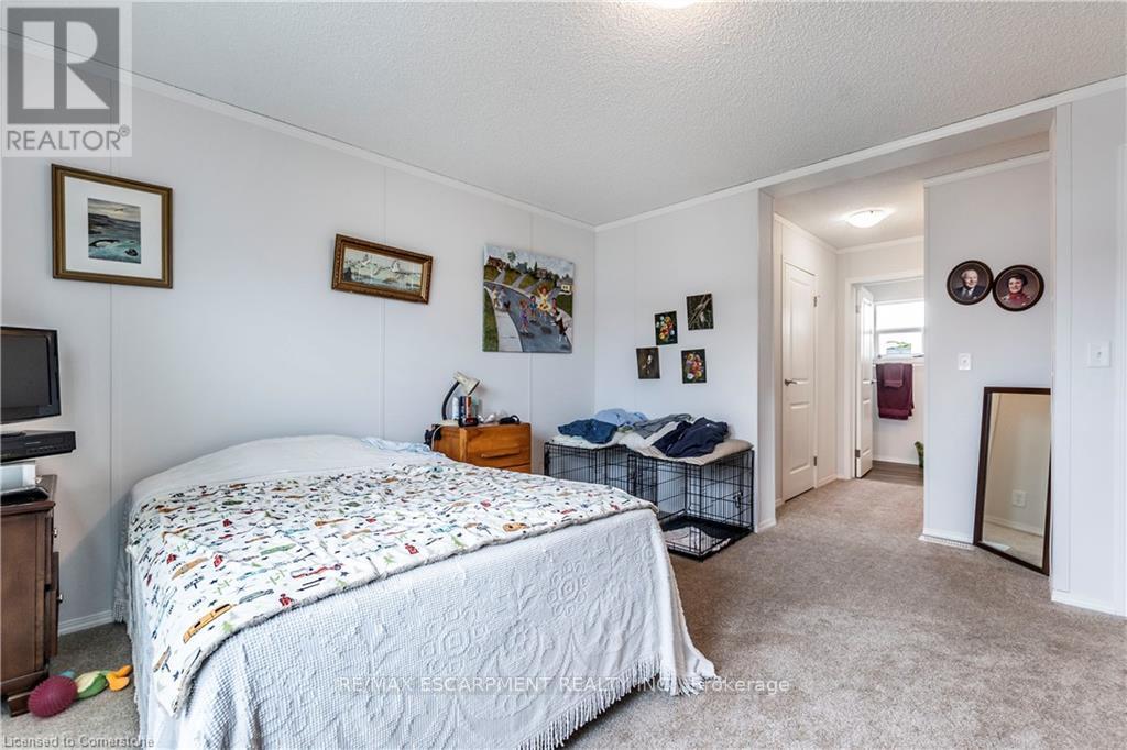 Photo 13 of 17 Bent Willow Court, Haldimand ON