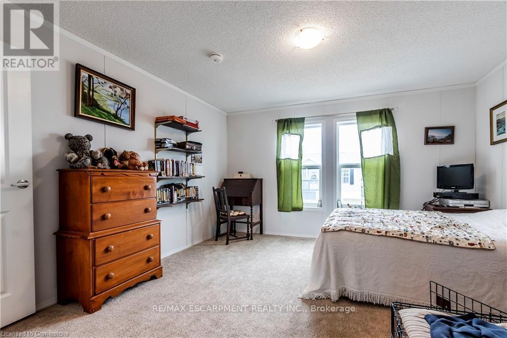 Photo 14 of 17 Bent Willow Court, Haldimand ON