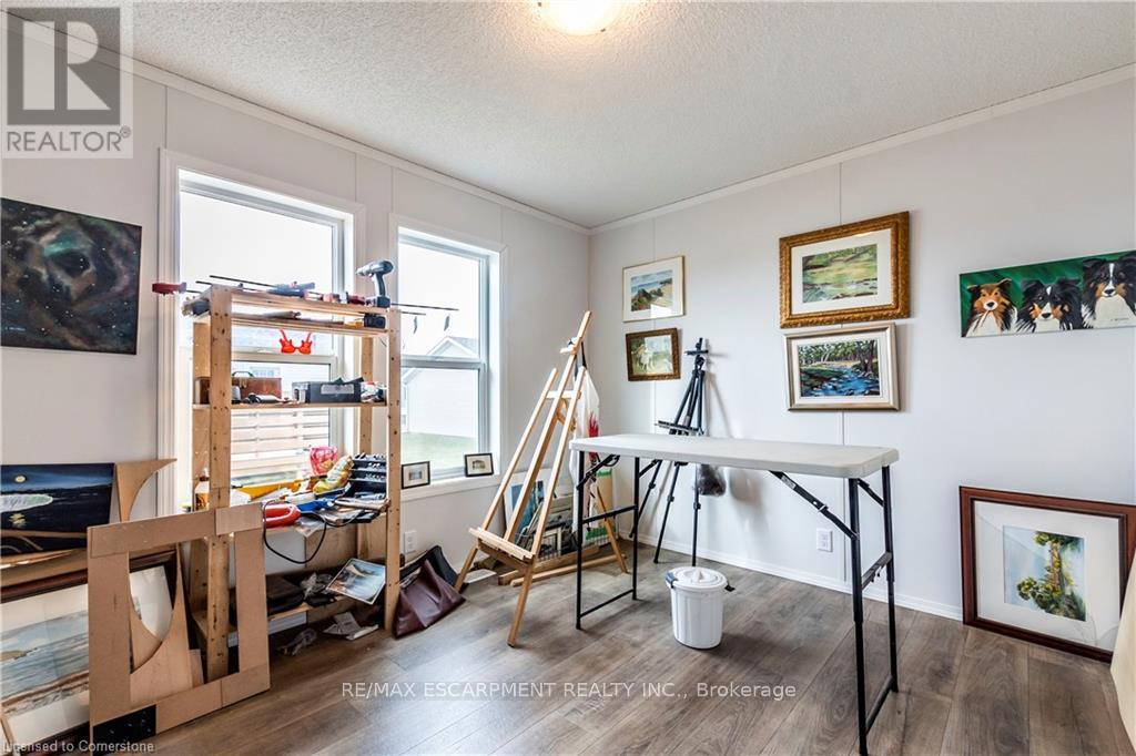 Photo 15 of 17 Bent Willow Court, Haldimand ON