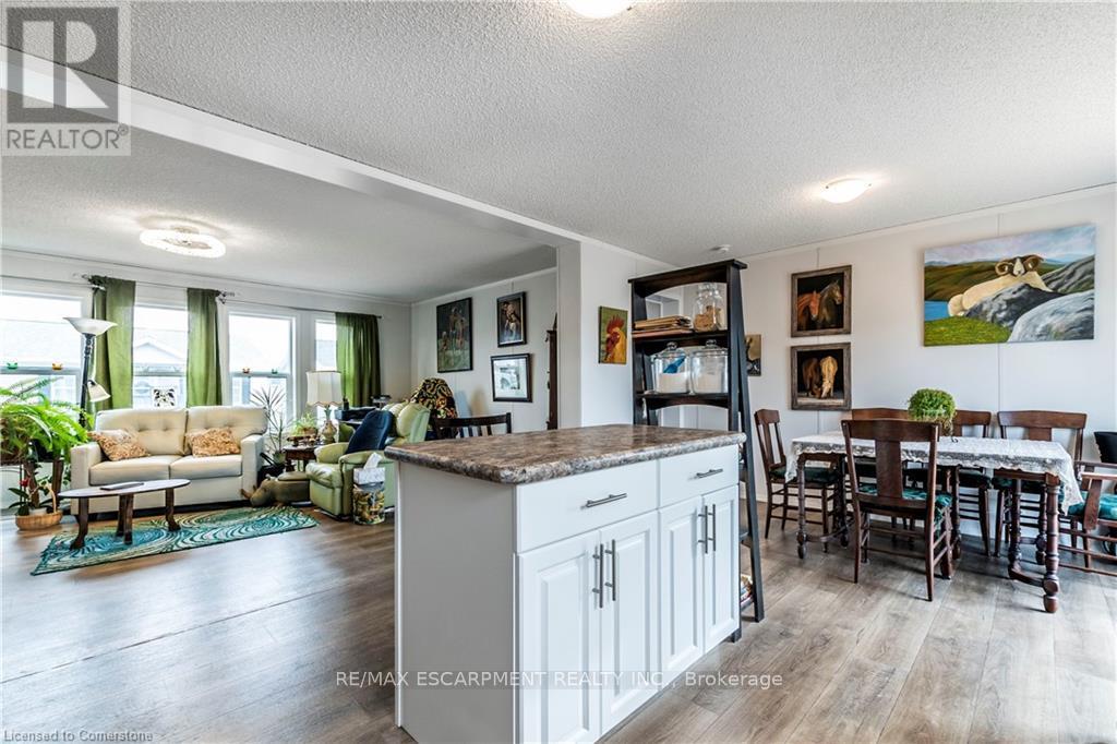 Photo 8 of 17 Bent Willow Court, Haldimand ON