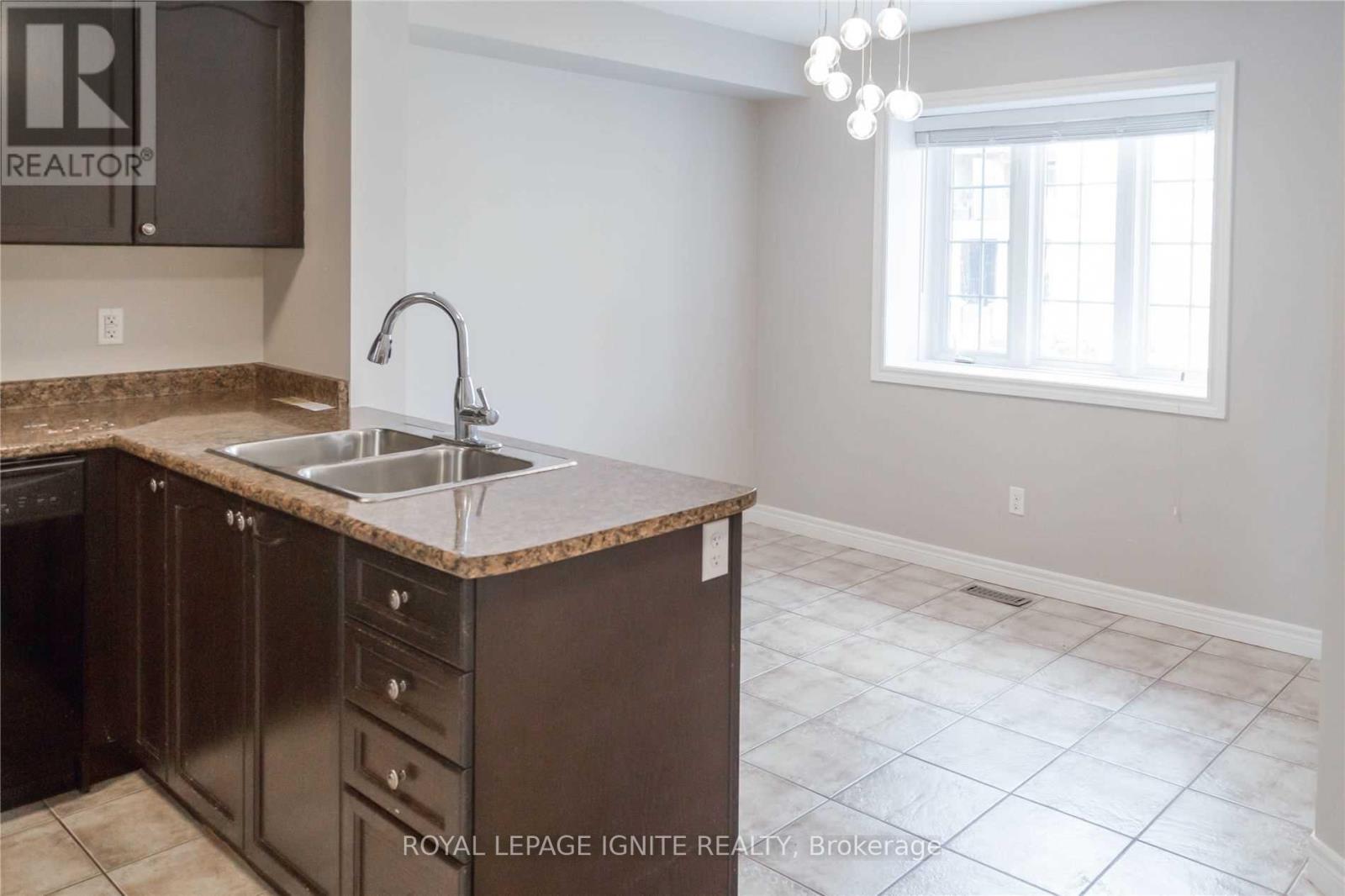 Photo 5 of 36 B 15 Carere Crescent, Guelph ON