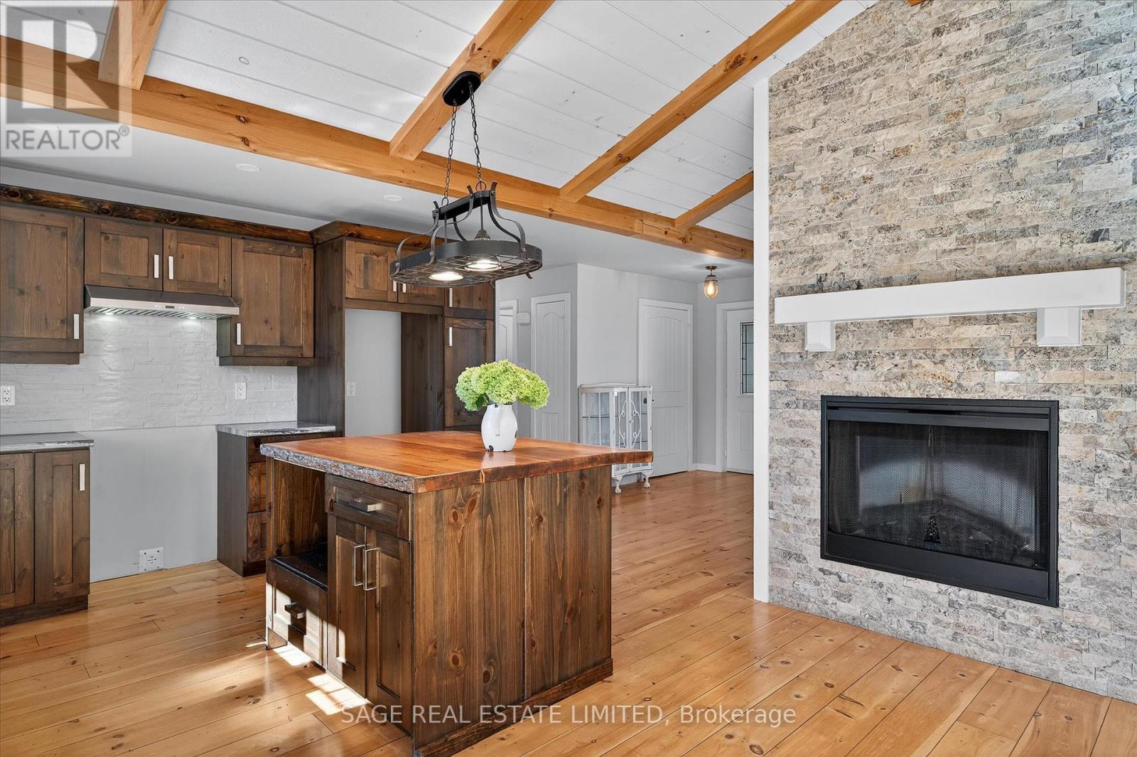 Photo 10 of 69 Helen Street, Kawartha Lakes ON