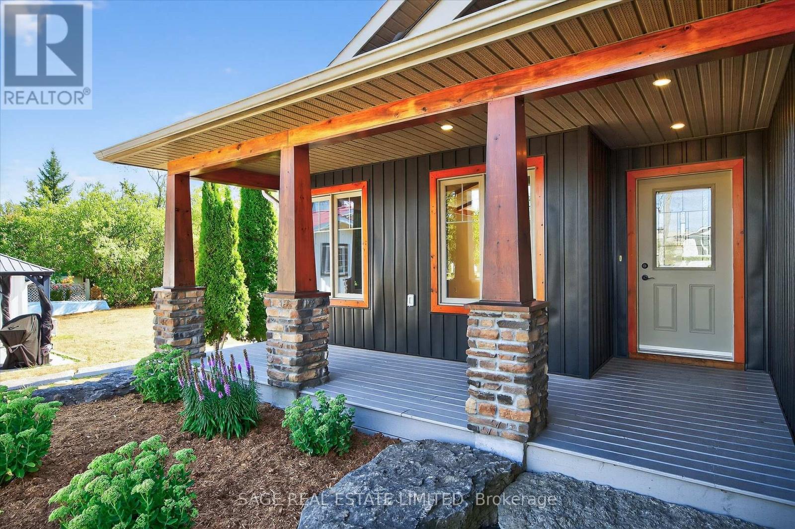 Photo 2 of 69 Helen Street, Kawartha Lakes ON