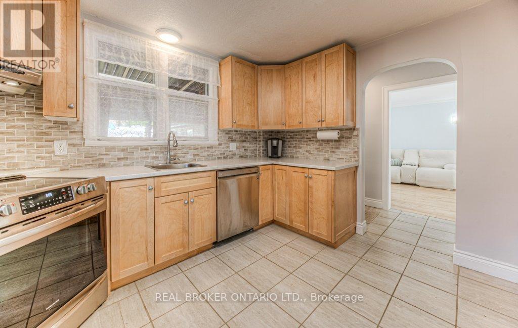 Photo 13 of 76 Brentwood Avenue, Kitchener ON