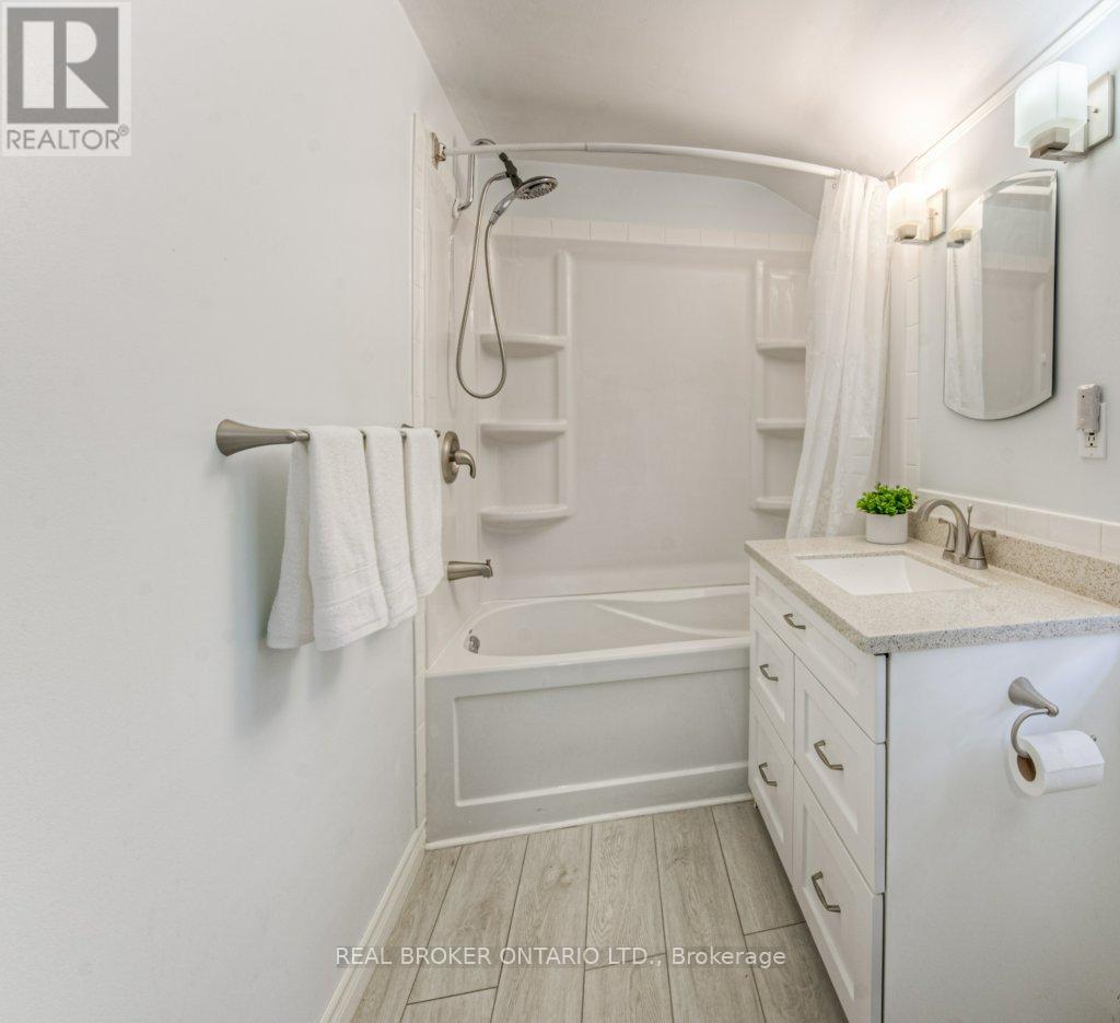 Photo 17 of 76 Brentwood Avenue, Kitchener ON