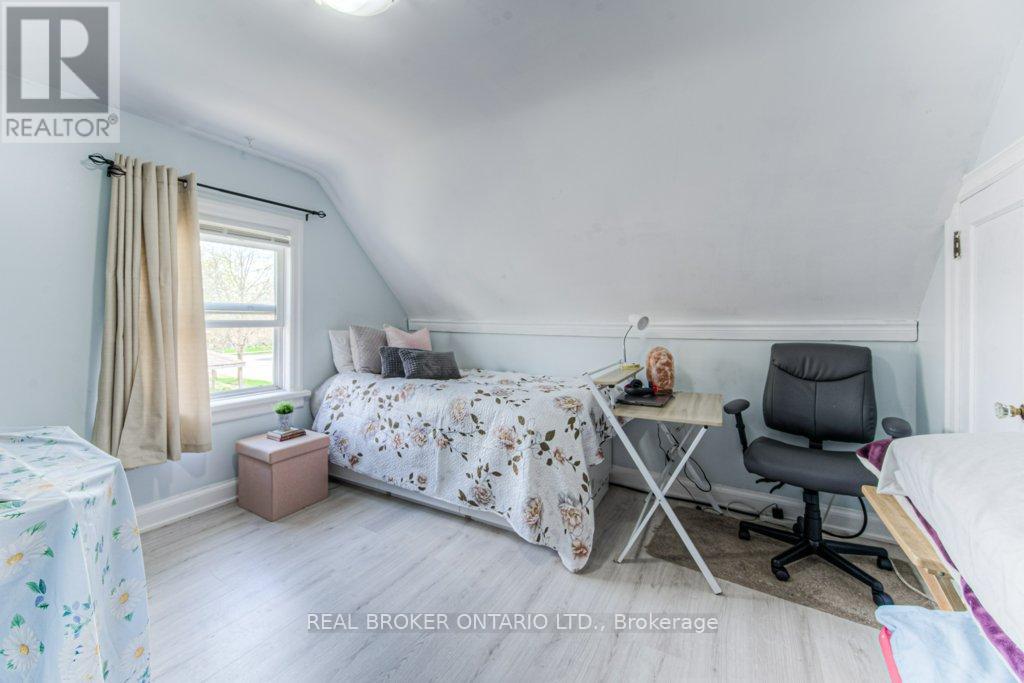 Photo 20 of 76 Brentwood Avenue, Kitchener ON