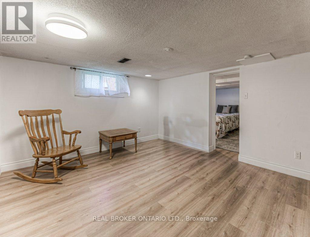 Photo 22 of 76 Brentwood Avenue, Kitchener ON