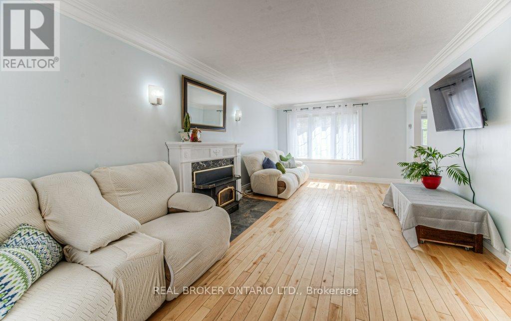 Photo 3 of 76 Brentwood Avenue, Kitchener ON