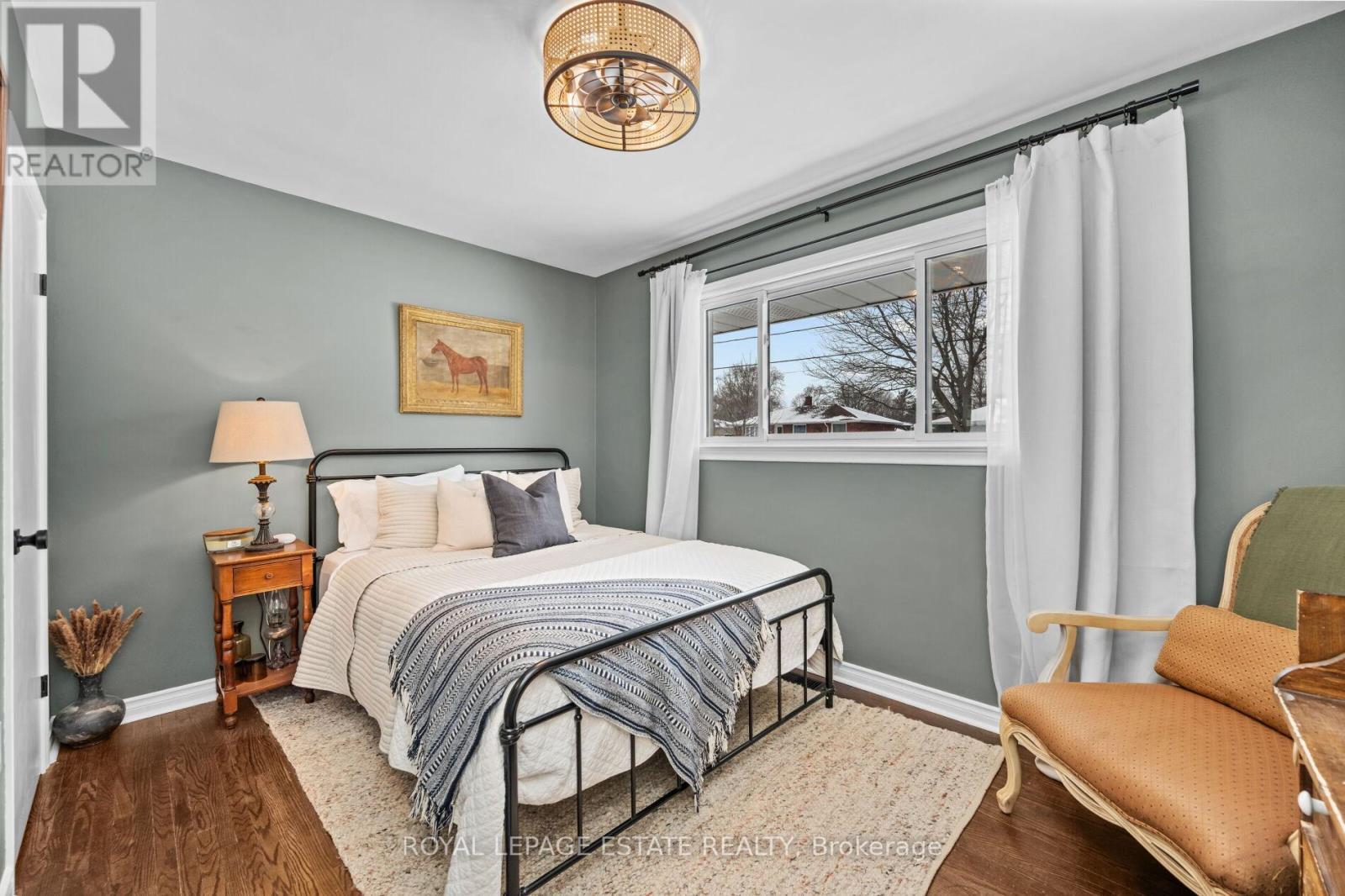 Photo 18 of 111 Leitch Drive, Grimsby ON