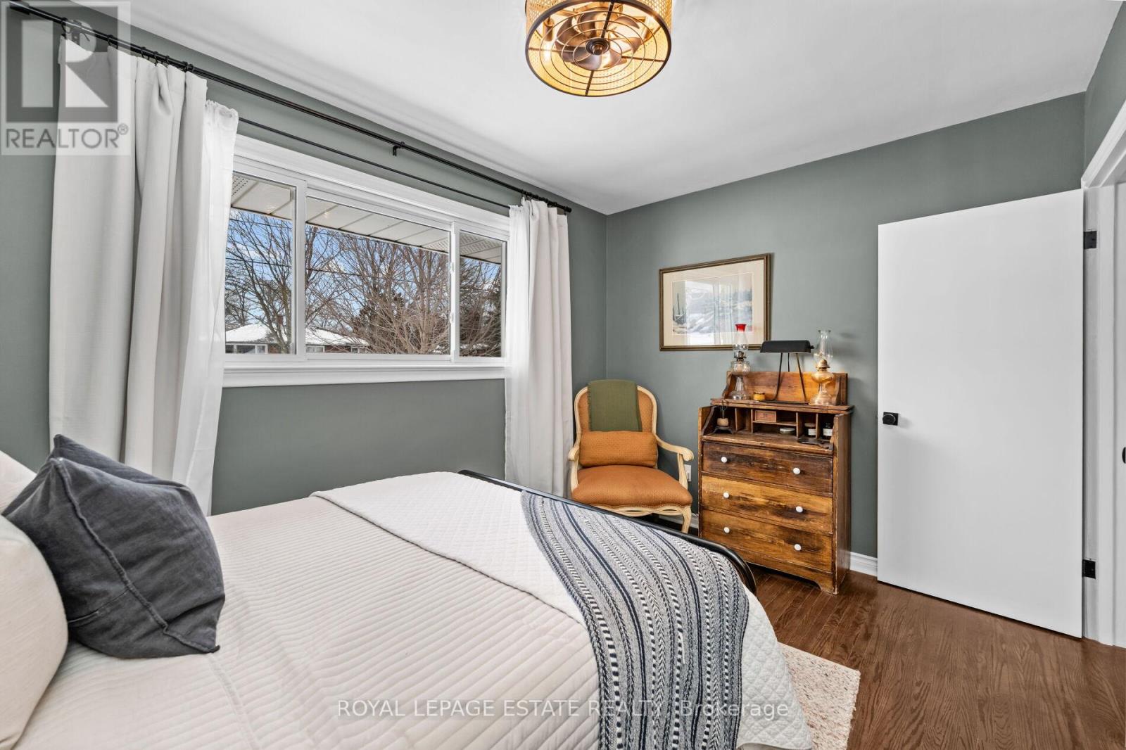 Photo 19 of 111 Leitch Drive, Grimsby ON
