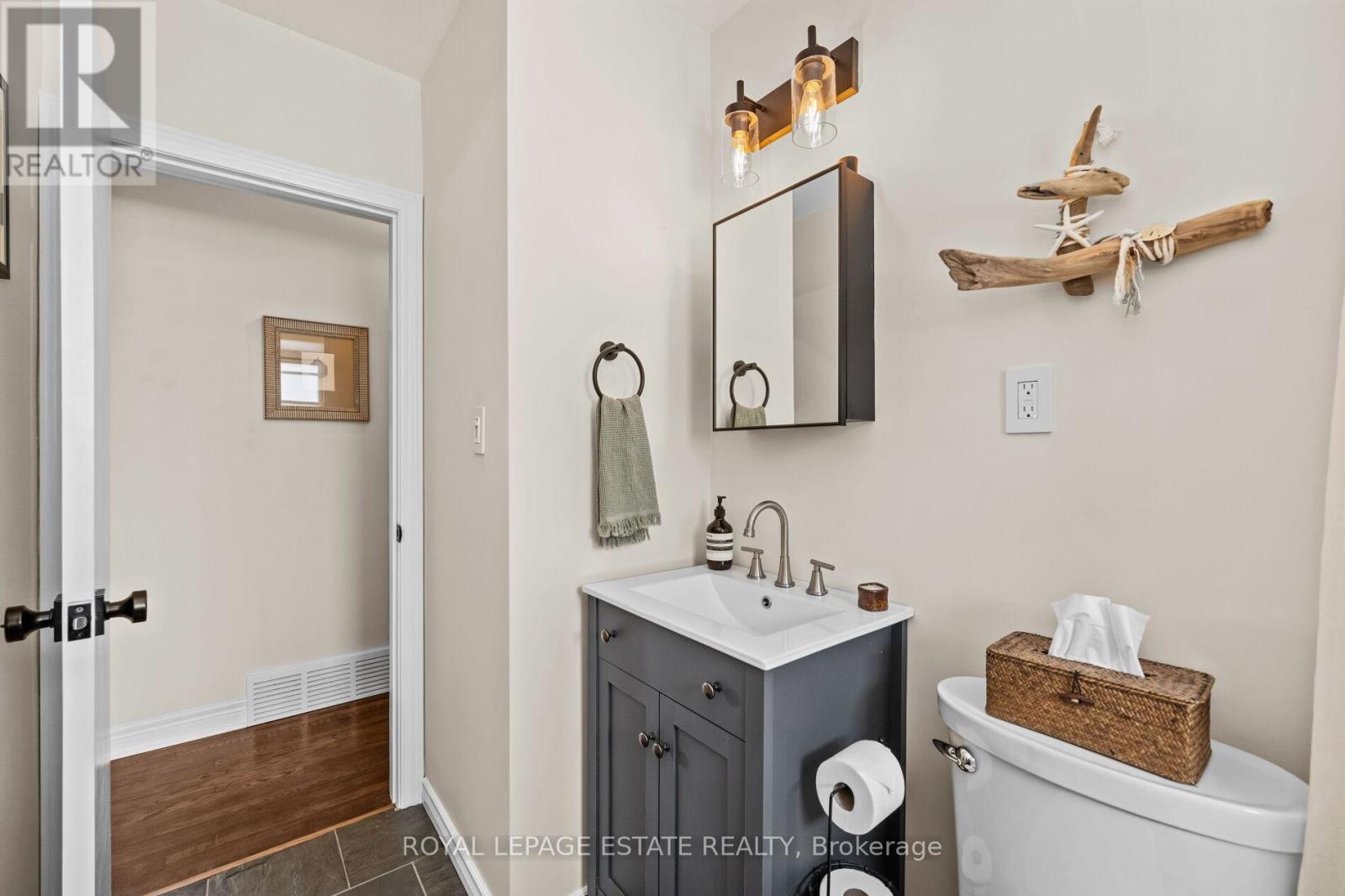 Photo 21 of 111 Leitch Drive, Grimsby ON