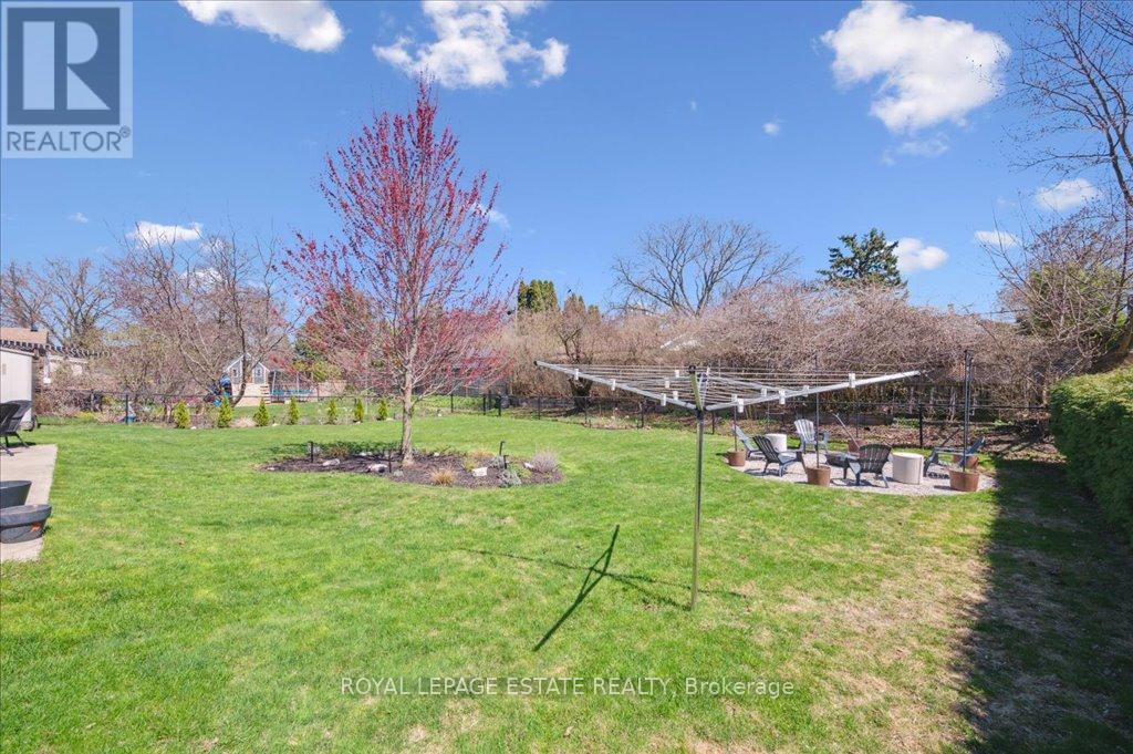 Photo 23 of 111 Leitch Drive, Grimsby ON
