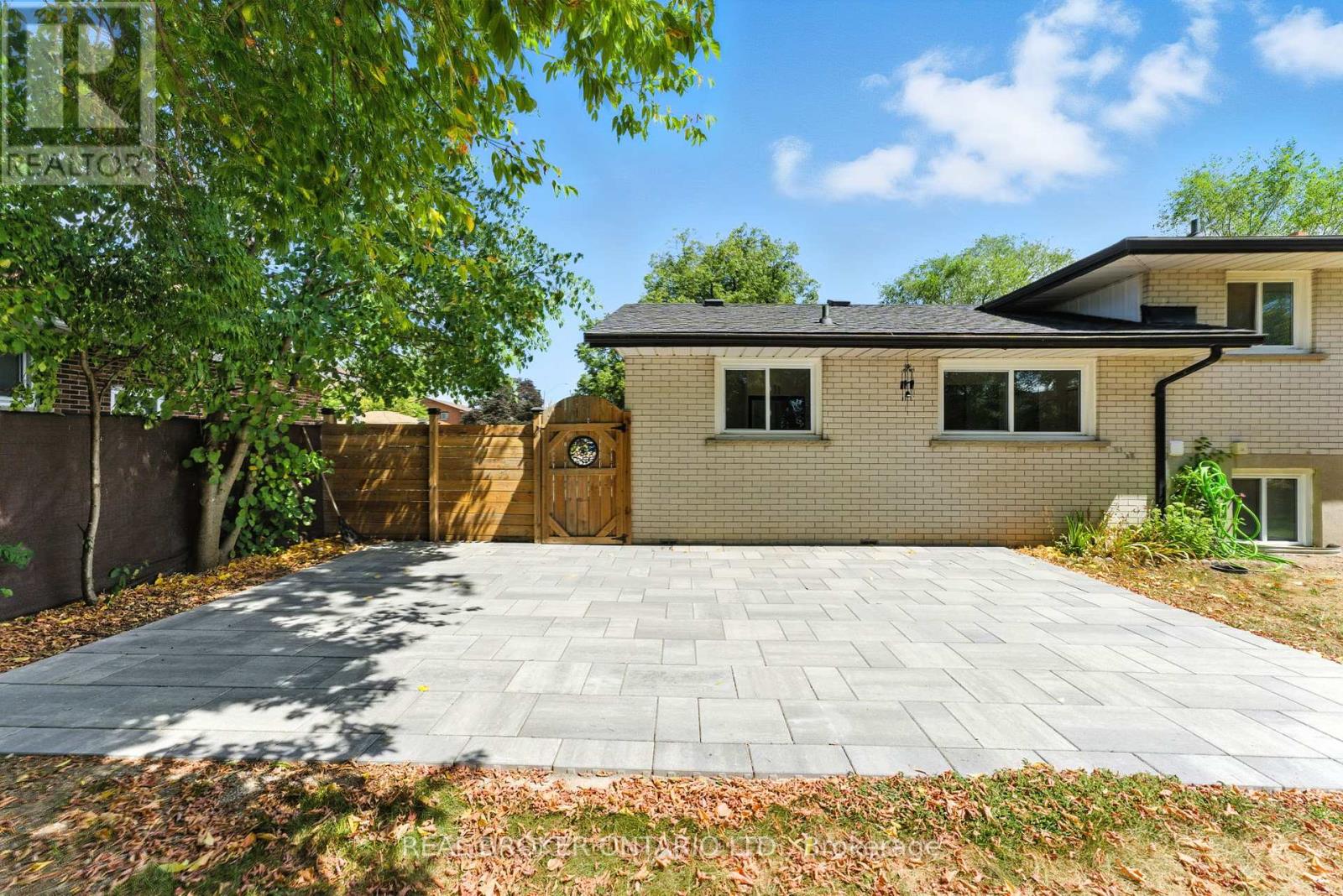 Photo 30 of 54 Gail Street, Cambridge ON