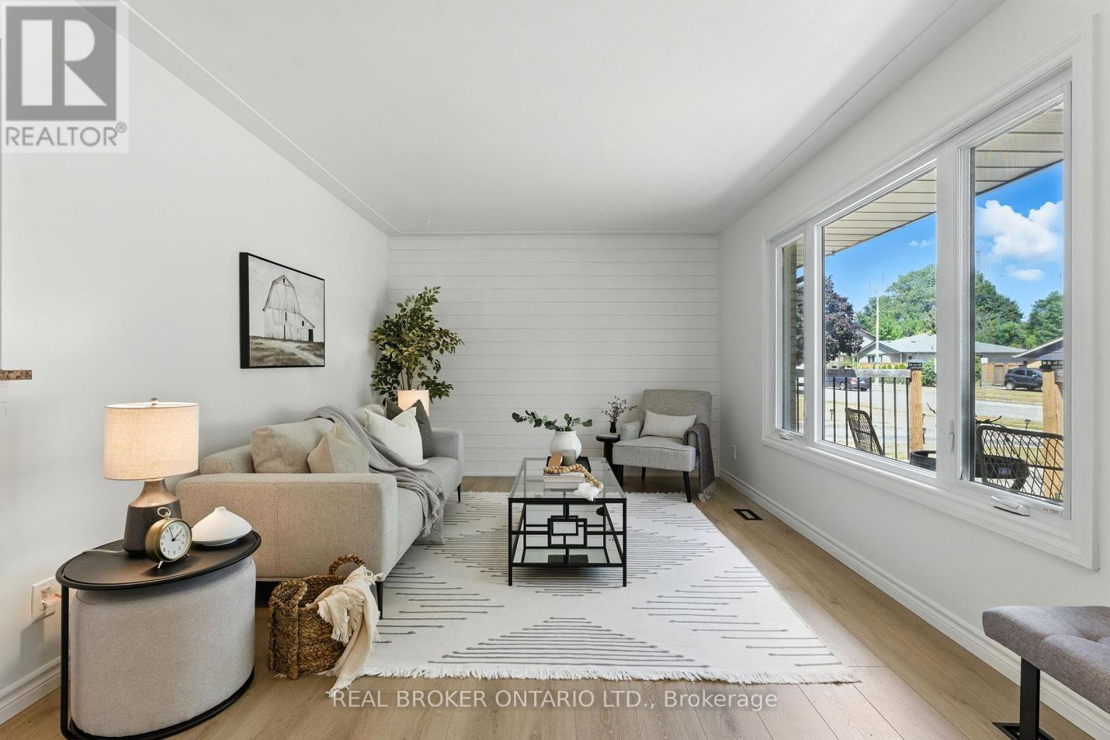 Photo 8 of 54 Gail Street, Cambridge ON