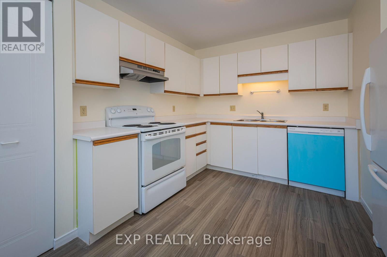 Photo 14 of 8 250 Keats Way, Waterloo ON