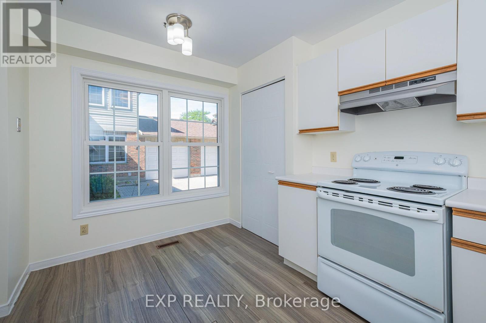 Photo 17 of 8 250 Keats Way, Waterloo ON