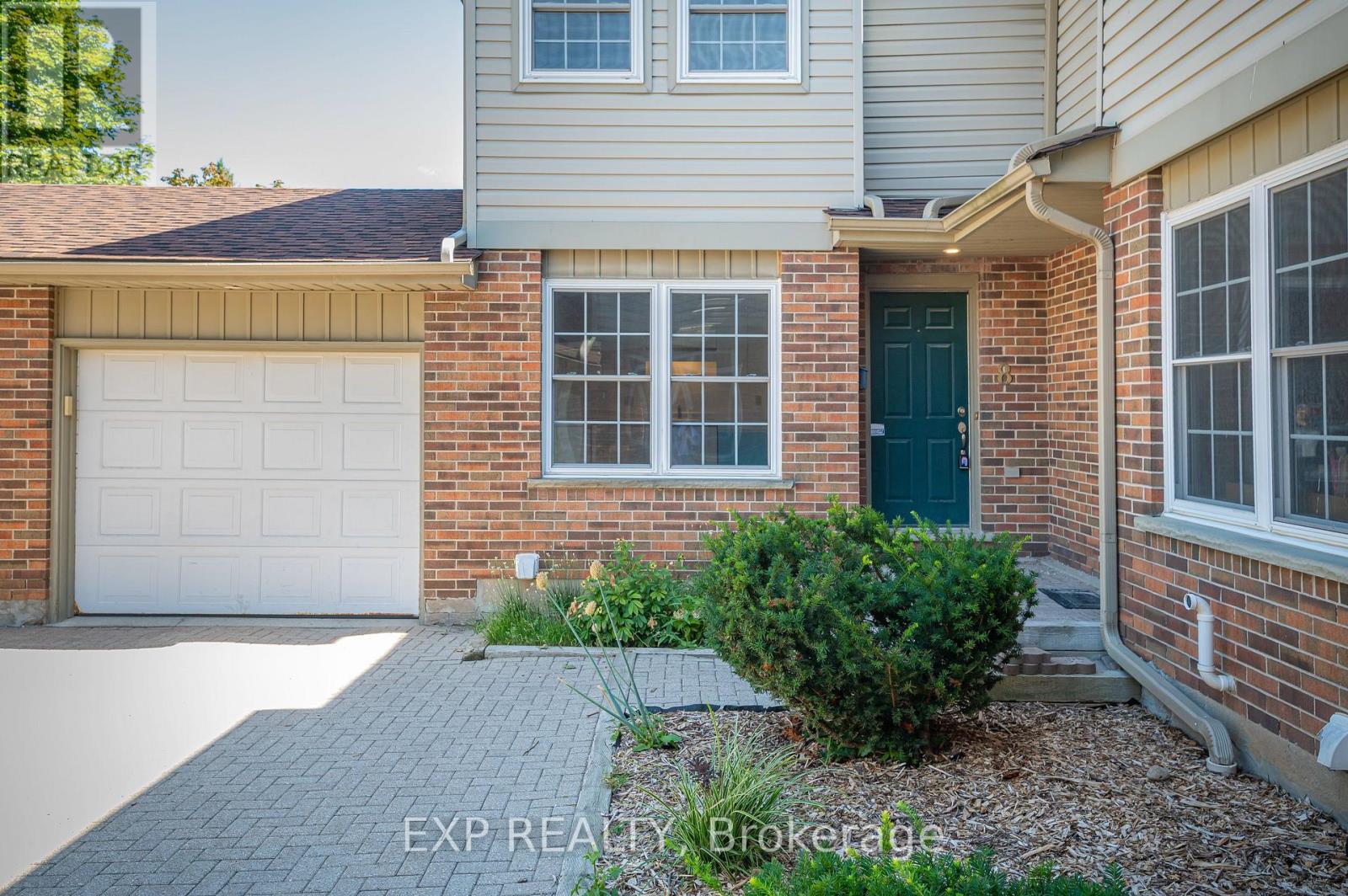 Photo 2 of 8 250 Keats Way, Waterloo ON
