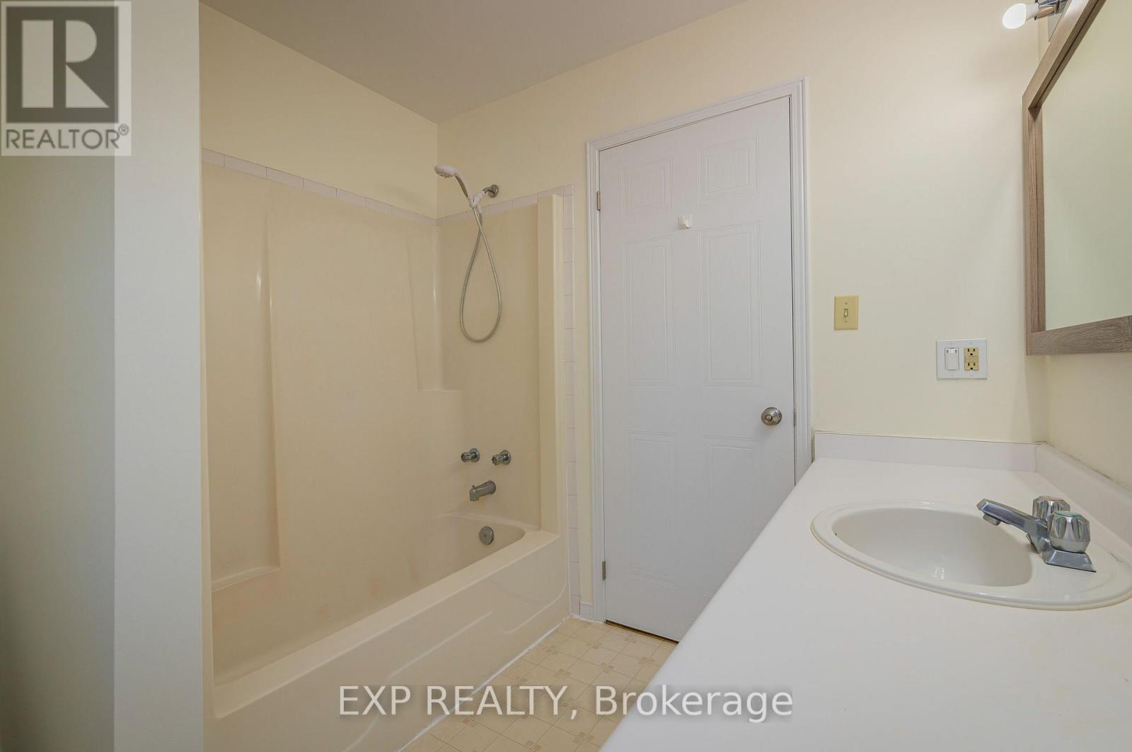 Photo 23 of 8 250 Keats Way, Waterloo ON