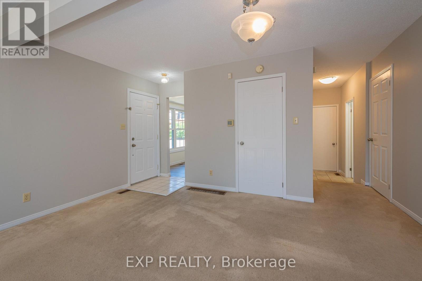 Photo 5 of 8 250 Keats Way, Waterloo ON