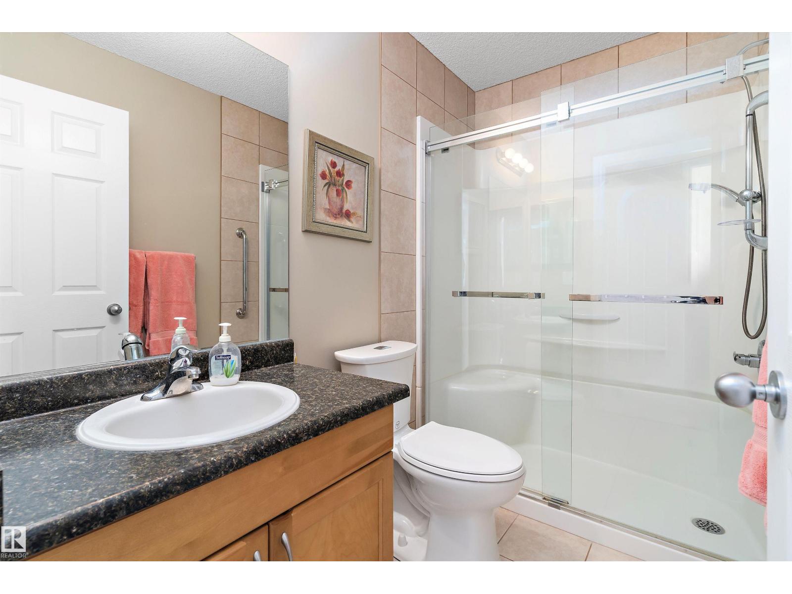 Photo 13 of 112 Castle Dr Nw, Edmonton AB